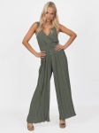 Elegancki kombinezon plisowany na ramiączkach z kopertowym dekoltem Khaki - W240967