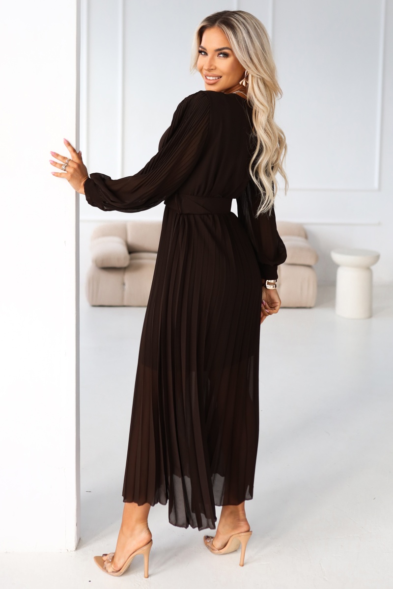 68012414-11 KLARA plisowana elegancka sukienka midi z paskiem i dekoltem - czekoladowa-2