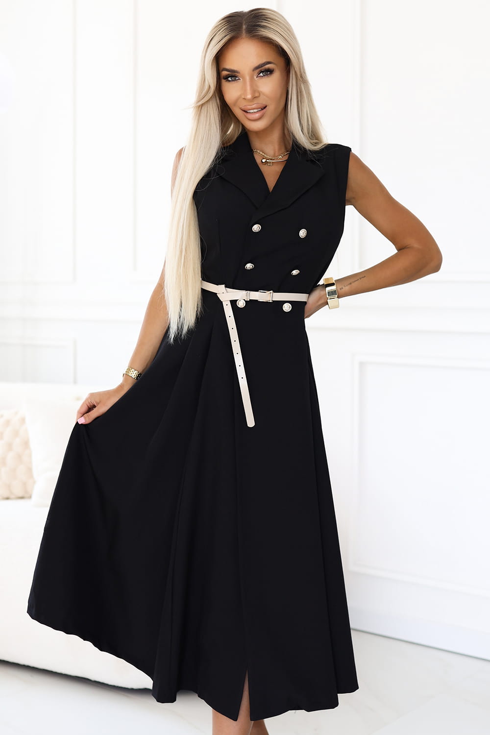 67547596-3 Elegancka szmizjerka midi ze złotymi guzikami i paskiem - CZARNA-1