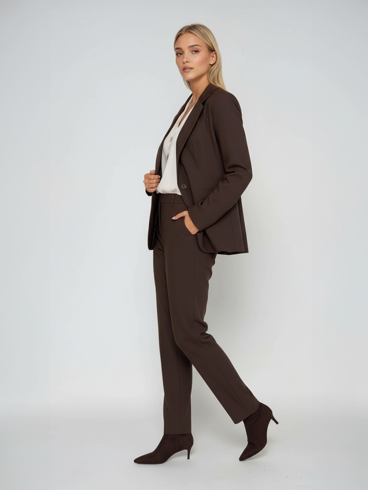 Eleganckie spodnie damskie BB z gumką w pasie Brązowe - J241931 (6).jpg