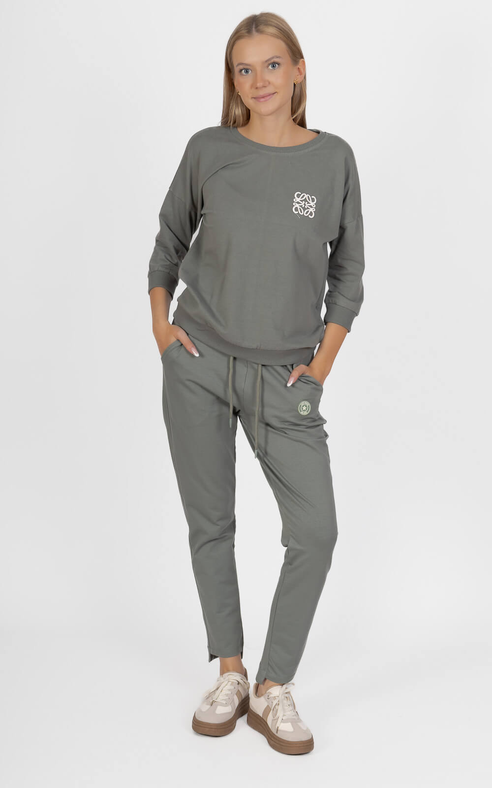 Spodnie dresowe Megi ze ściągaczem Khaki - W220491 (3).jpg
