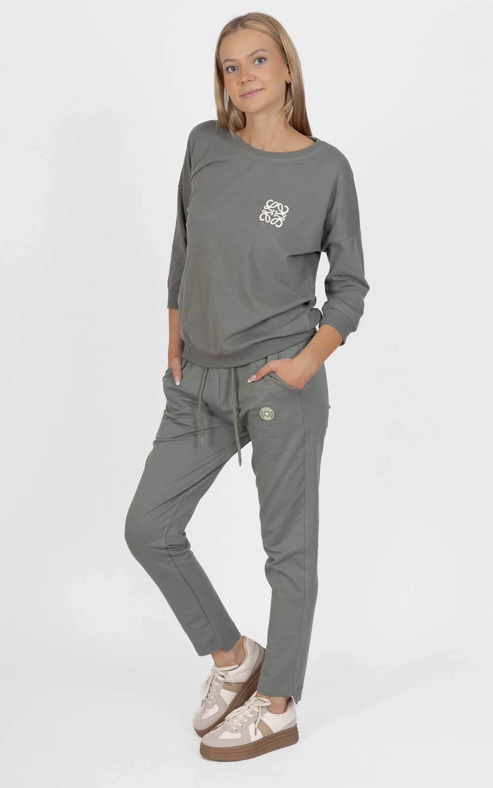 Spodnie dresowe Megi ze ściągaczem Khaki - W220491 (4).jpg