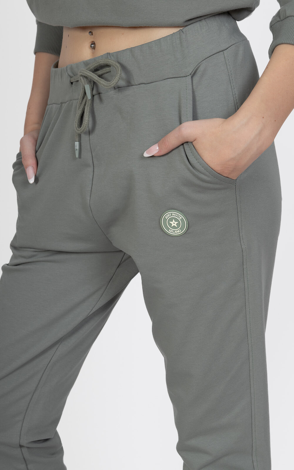 Spodnie dresowe Megi ze ściągaczem Khaki - W220491 (7).jpg