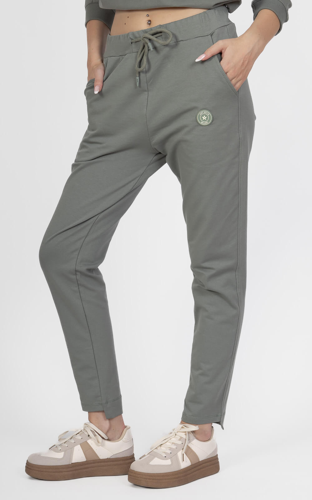 Spodnie dresowe Megi ze ściągaczem Khaki - W220491 (9).jpg