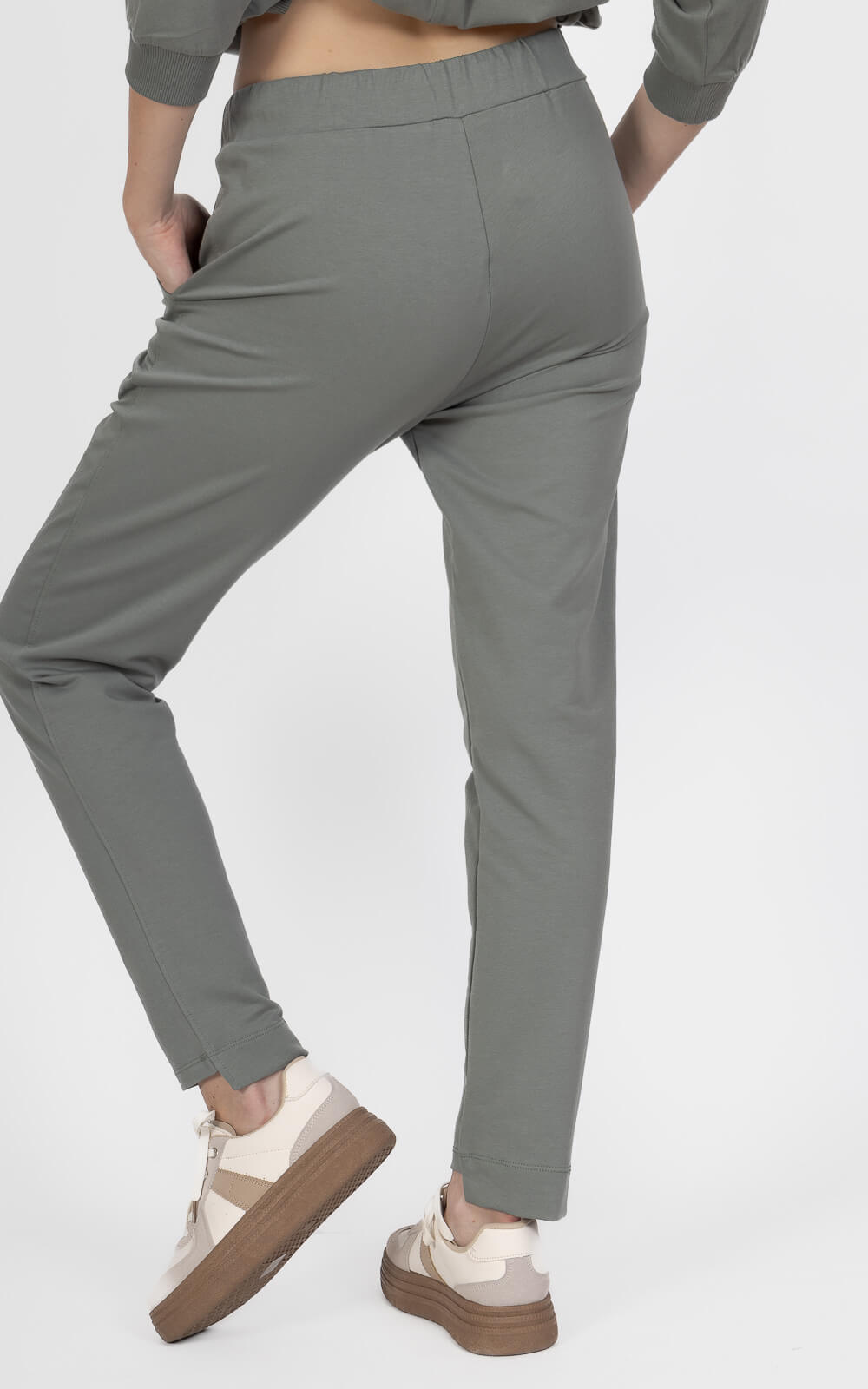 Spodnie dresowe Megi ze ściągaczem Khaki - W220491 (10).jpg