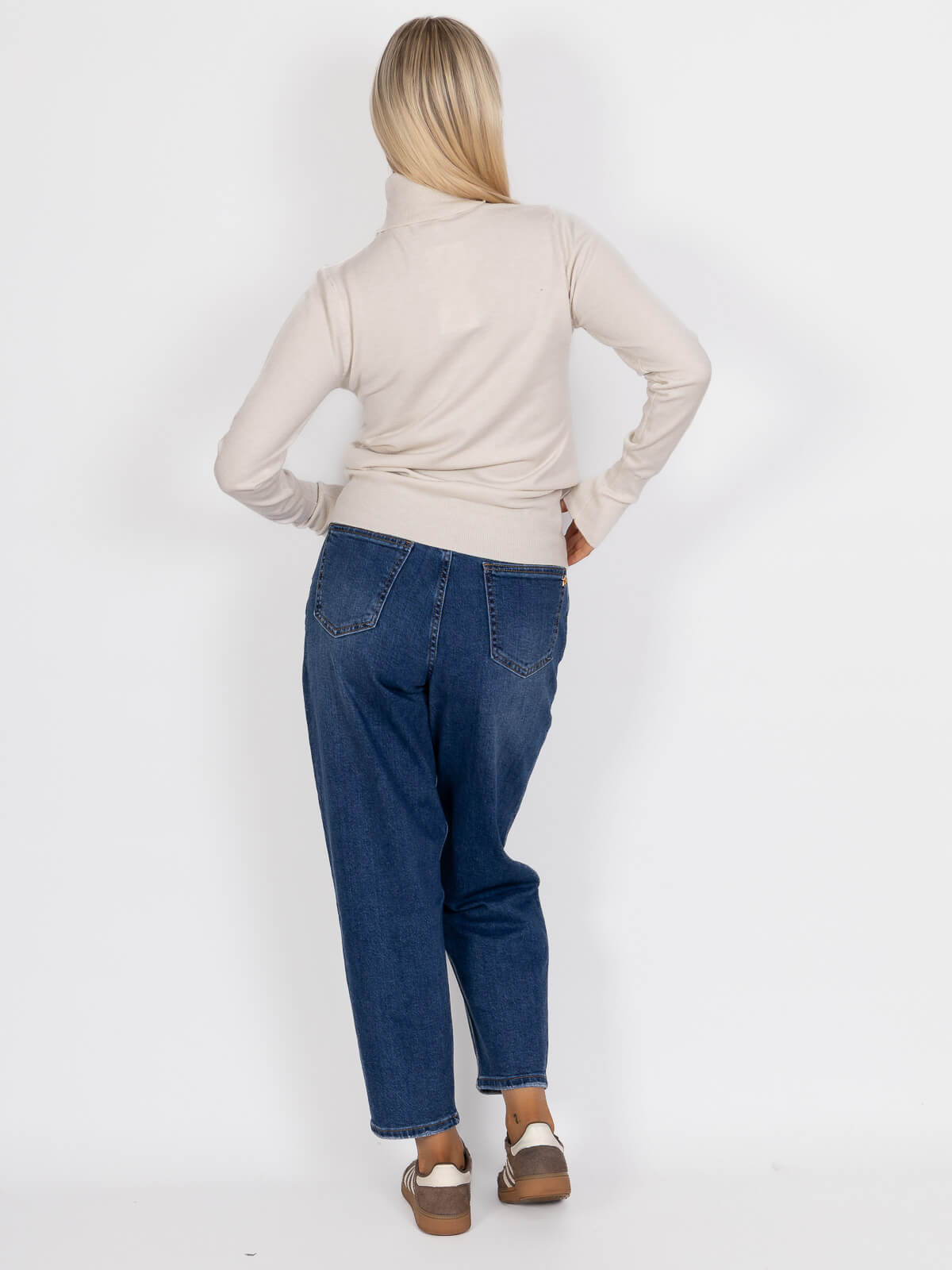 Obcisły sweter golf damski długi rękaw Jasno beżowy - J252028 (10).jpg