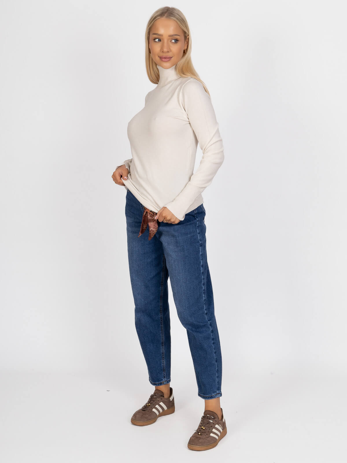 Obcisły sweter golf damski długi rękaw Jasno beżowy - J252028 (13).jpg