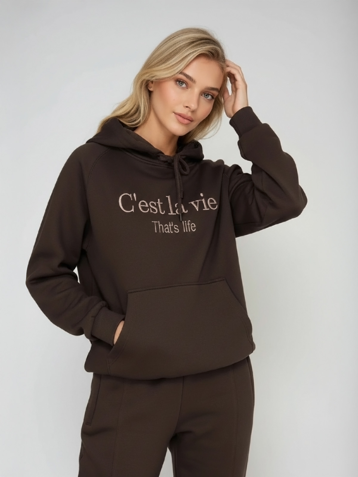 Bluza dresowa kangurka damska z kapturem Megi Czekoladowa - W252399 (5).jpg