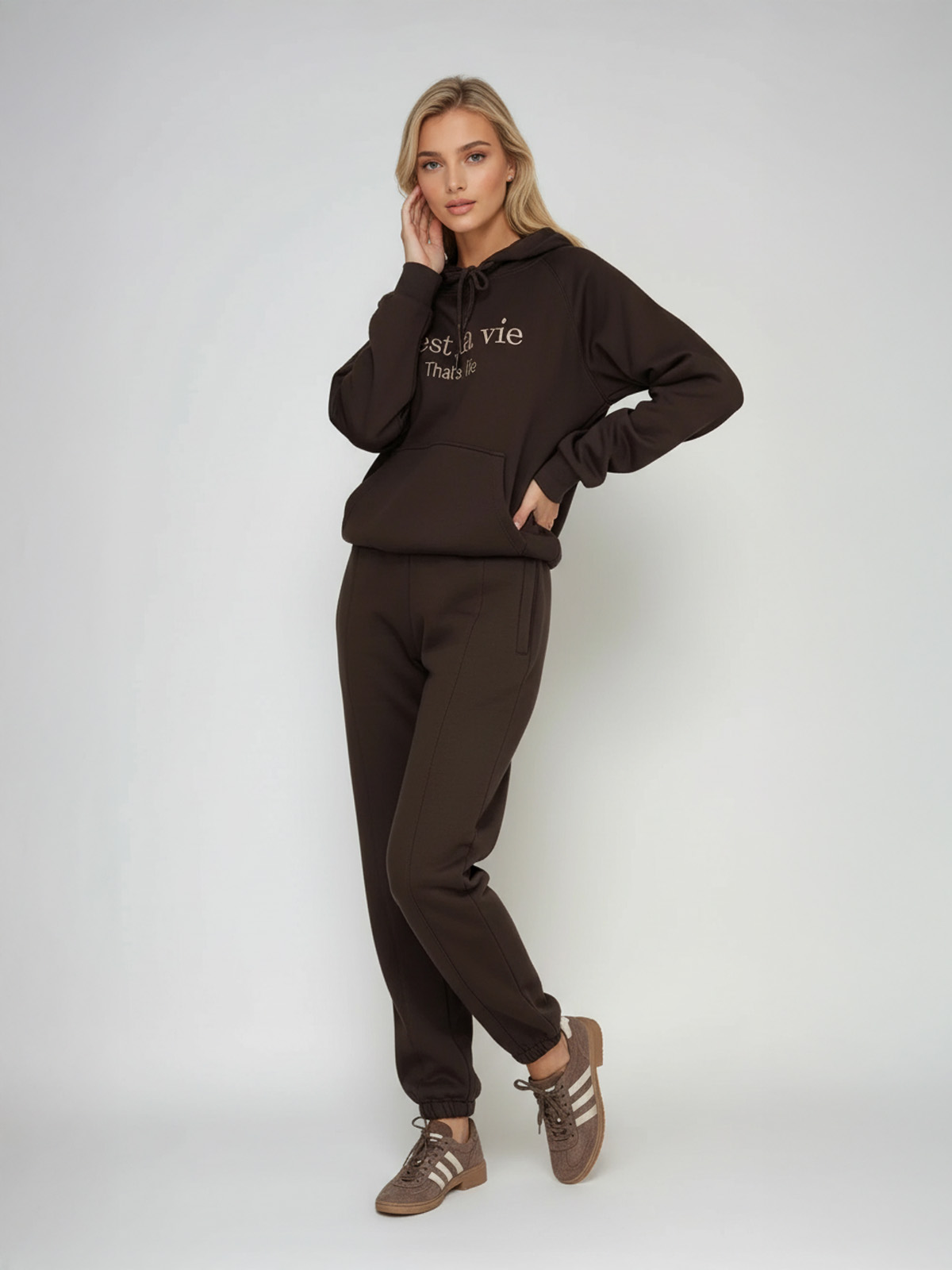 Bluza dresowa kangurka damska z kapturem Megi Czekoladowa - W252399 (6).jpg