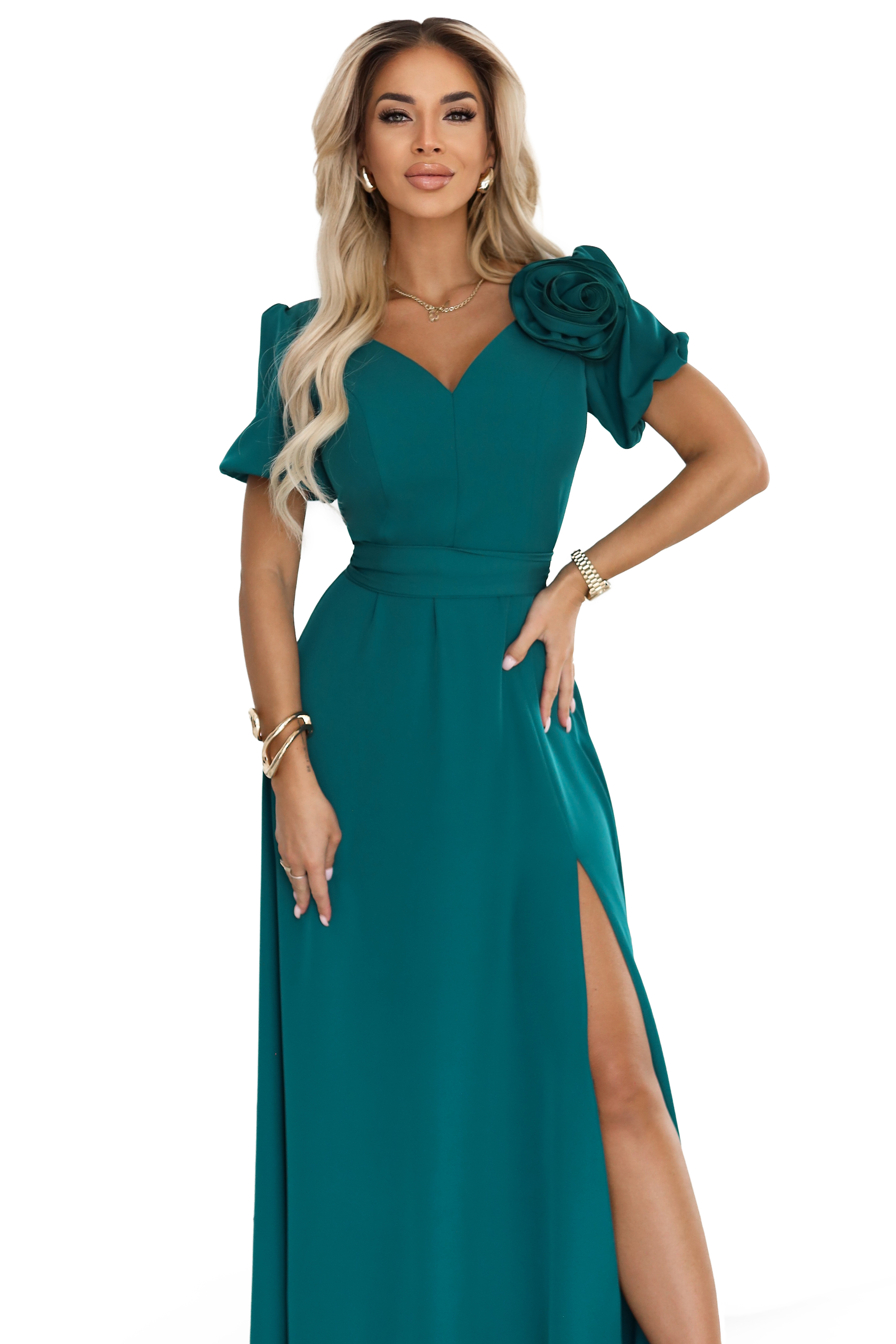 68001653-1 Elegancka długa sukienka z różą, paskiem i wysokim rozcięciem - butelkowa zieleń-10