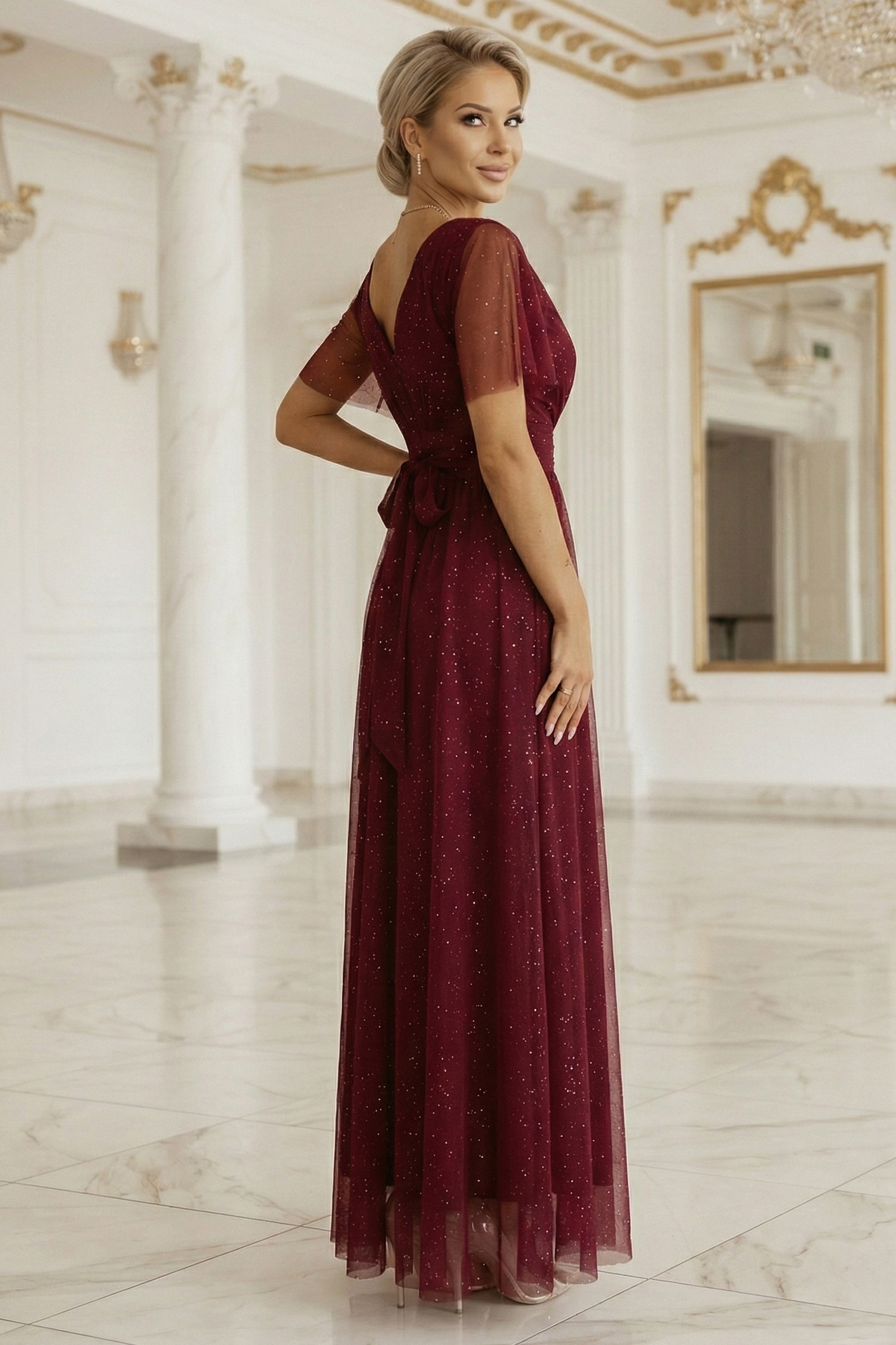 68021635-5 MELANIA długa błyszcząca suknia z dekoltem i krótkim rękawkiem - bordowa-2