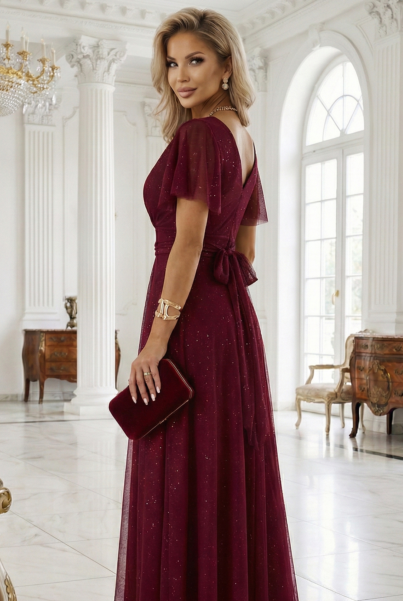 68021635-5 MELANIA długa błyszcząca suknia z dekoltem i krótkim rękawkiem - bordowa-9