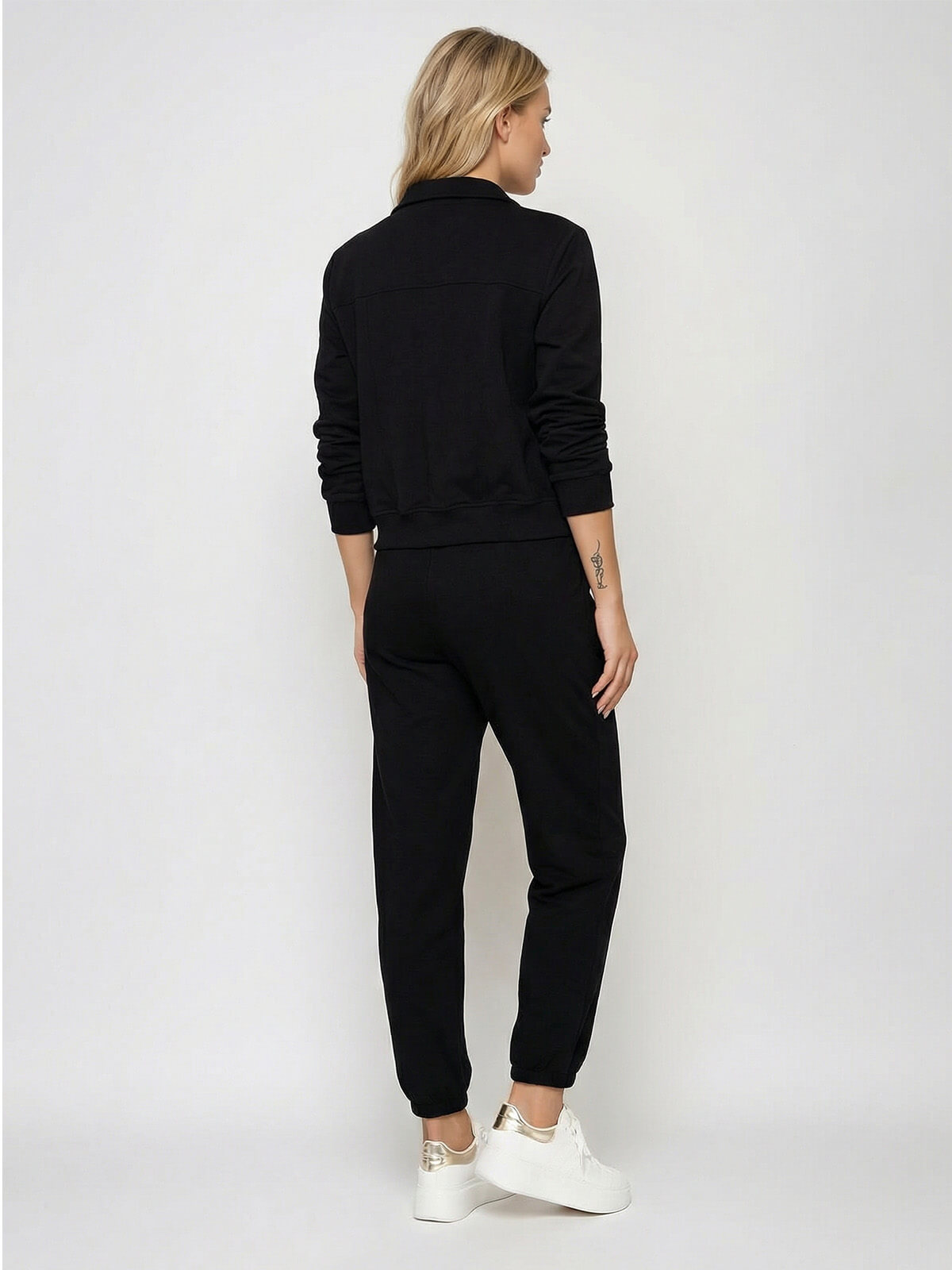 Rozpinana bluza damska Megi z kołnierzykiem Czarna - W260102 (6).jpg