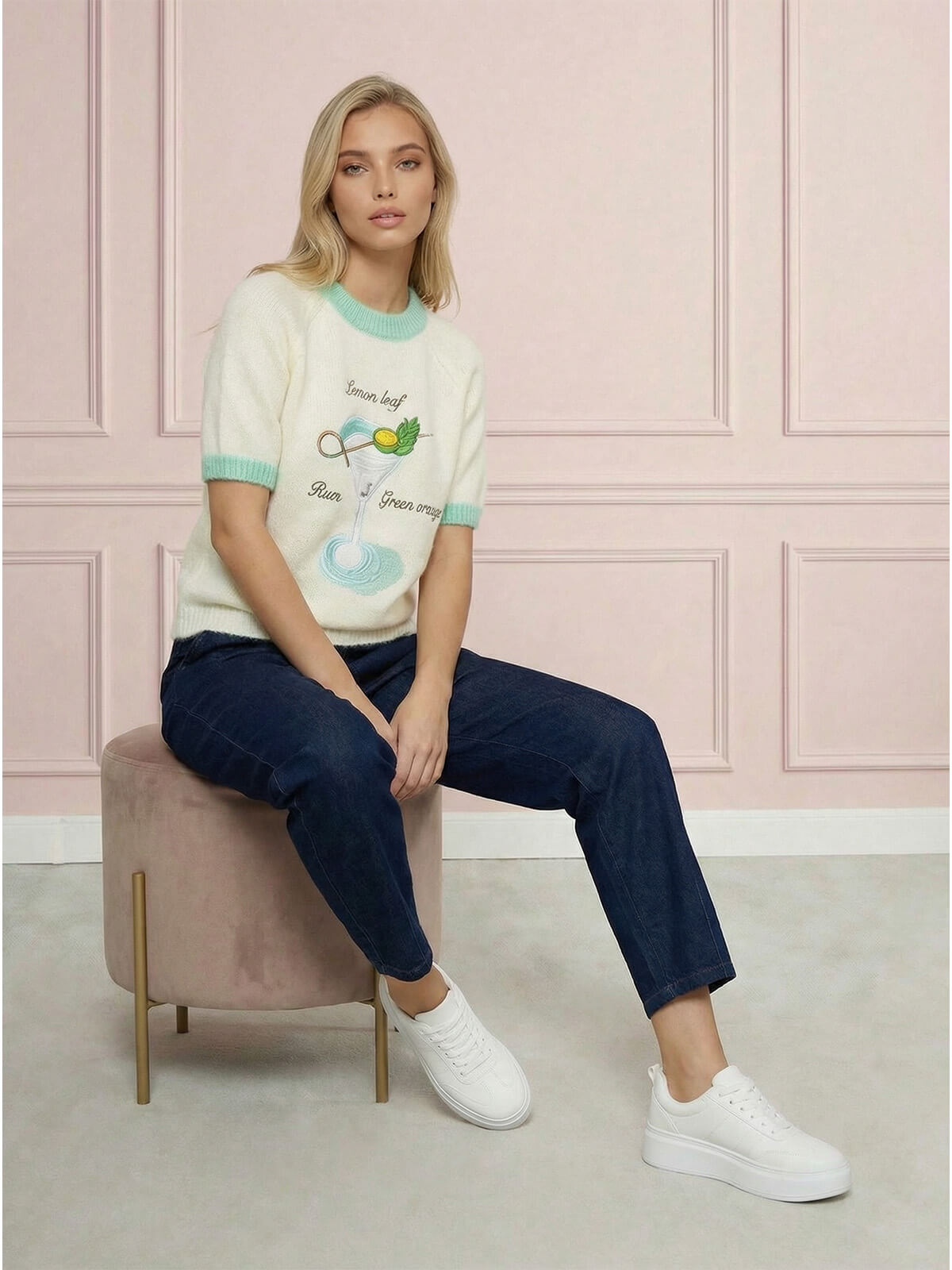 Sweter damski na krótki rękaw z aplikacją na przedzie Ecru - W260219 (3).jpg