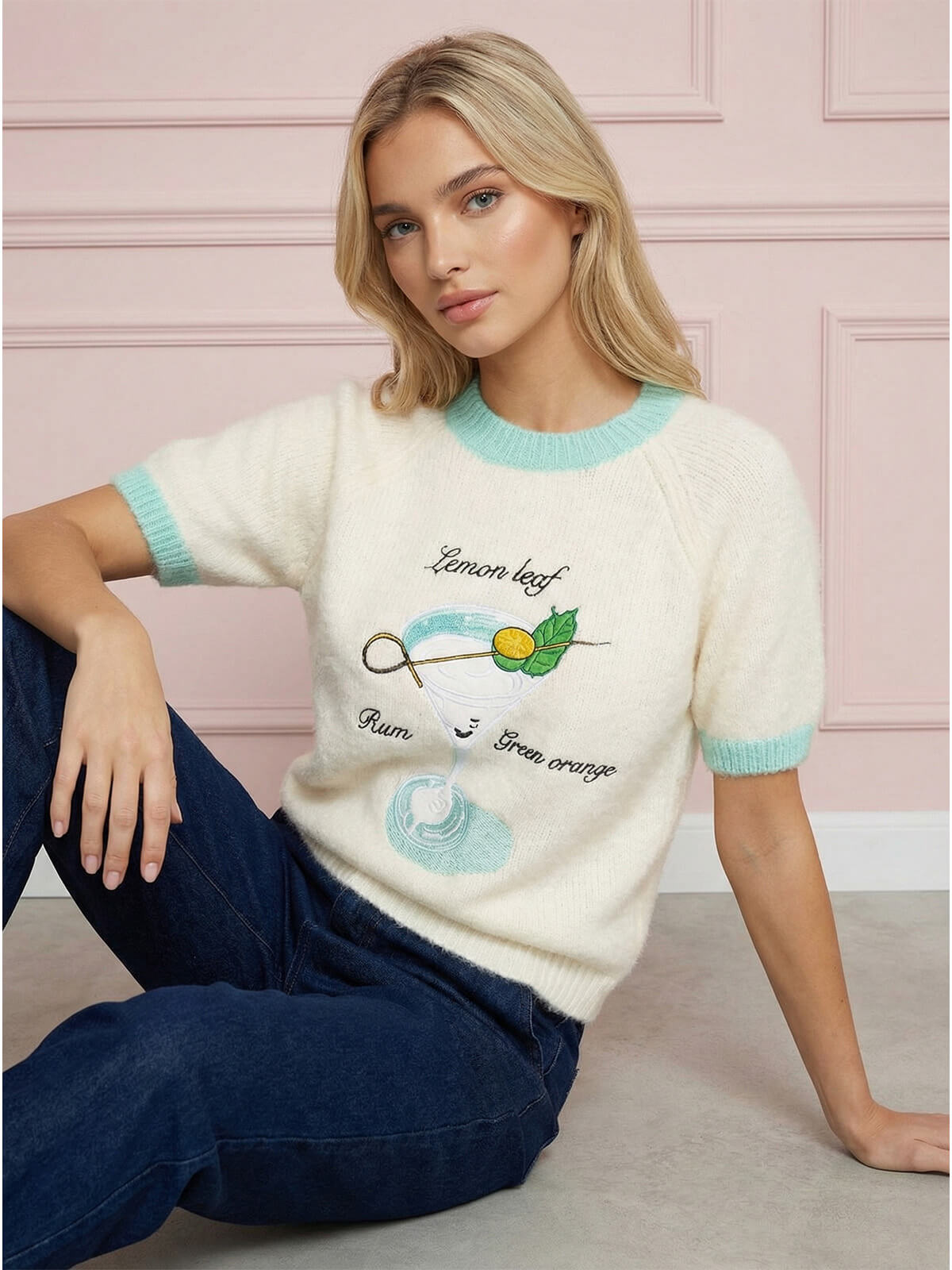 Sweter damski na krótki rękaw z aplikacją na przedzie Ecru - W260219 (4).jpg