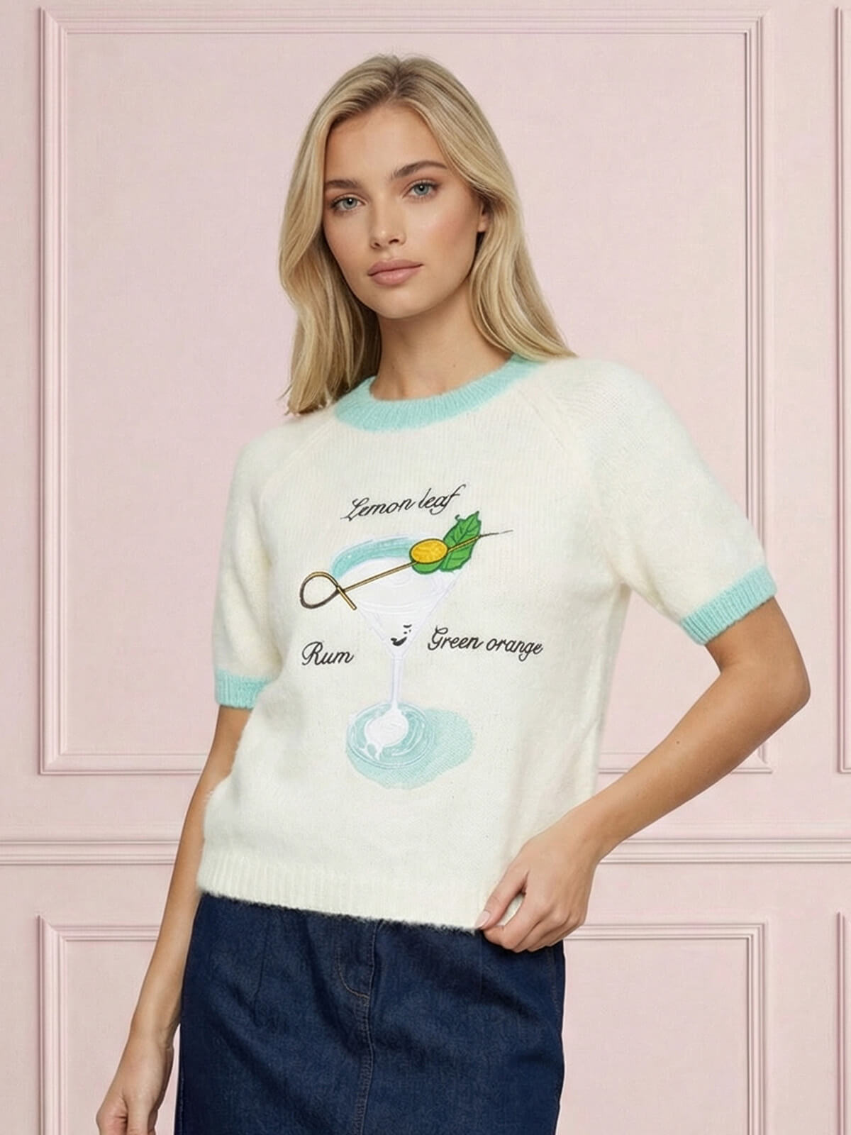 Sweter damski na krótki rękaw z aplikacją na przedzie Ecru - W260219 (5).jpg