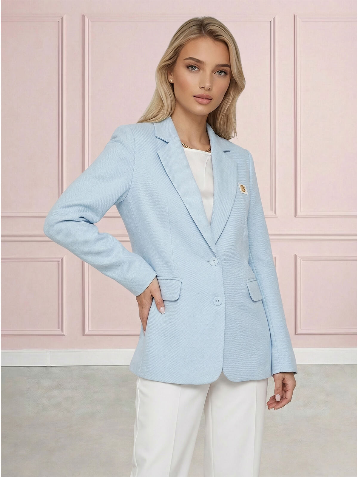 Marynarka damska BB w jodełkę baby blue, lekko taliowana, na dwa guziki - W260367 (5).jpg