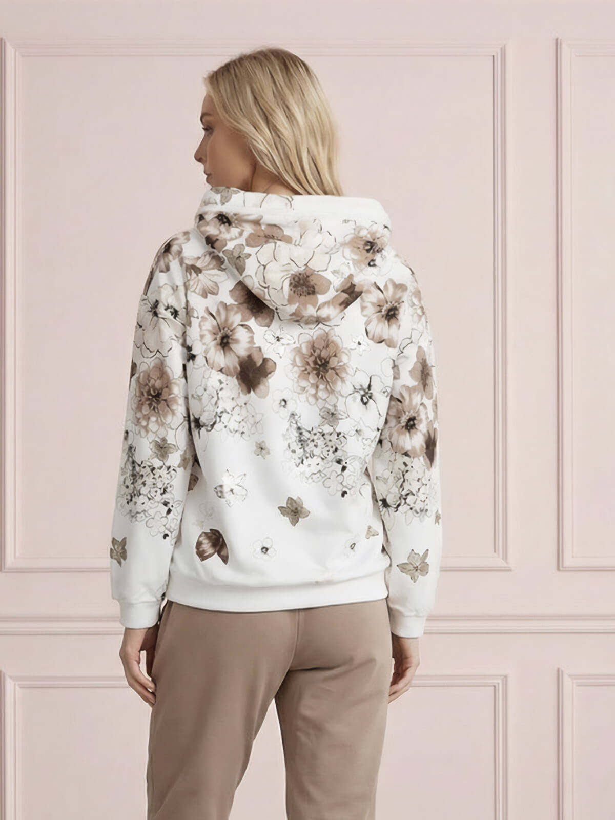 Bluza damska Megi z kapturem ŚmietankowaBrązowa w kwiaty - J260028 (6).jpg