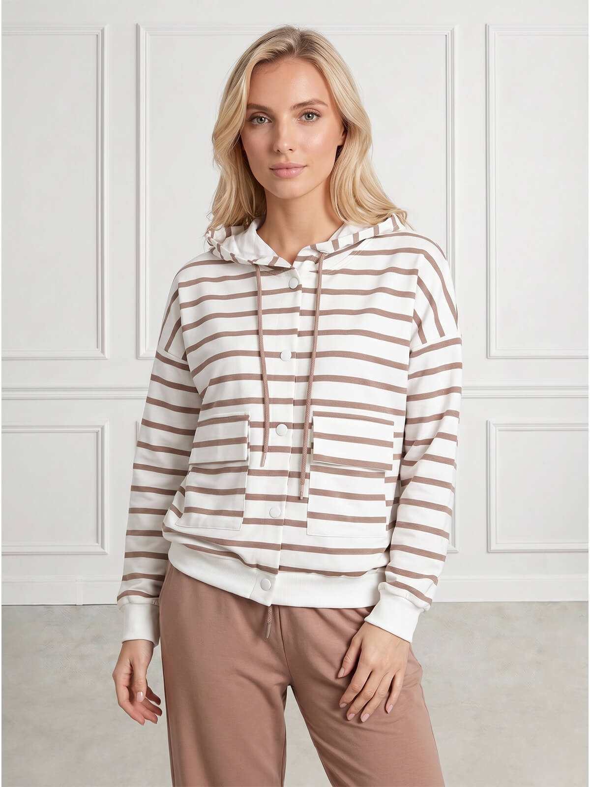 Bluza dresowa damska Megi rozpinana z kapturem w paski ŚmetankowaBeżowa - W260945 (2).jpg