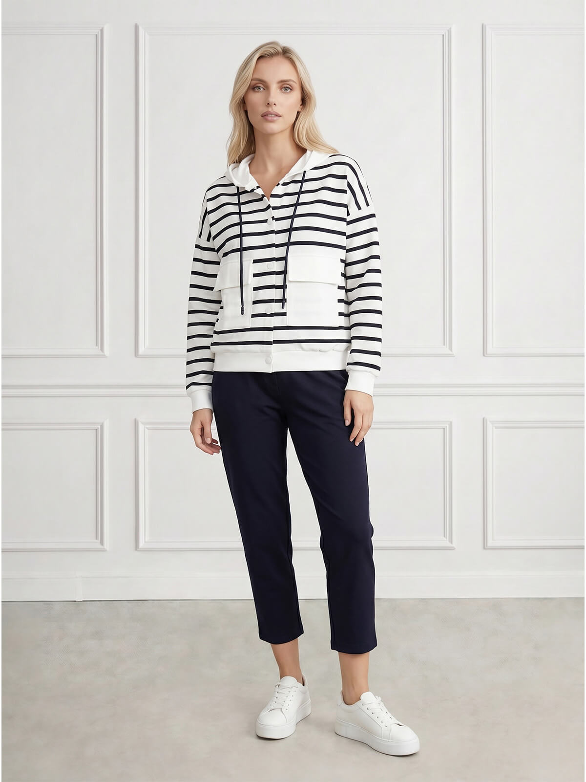 Bluza dresowa damska Megi rozpinana z kapturem w paski ŚmetankowaGranatowa - W260945 (5).jpg