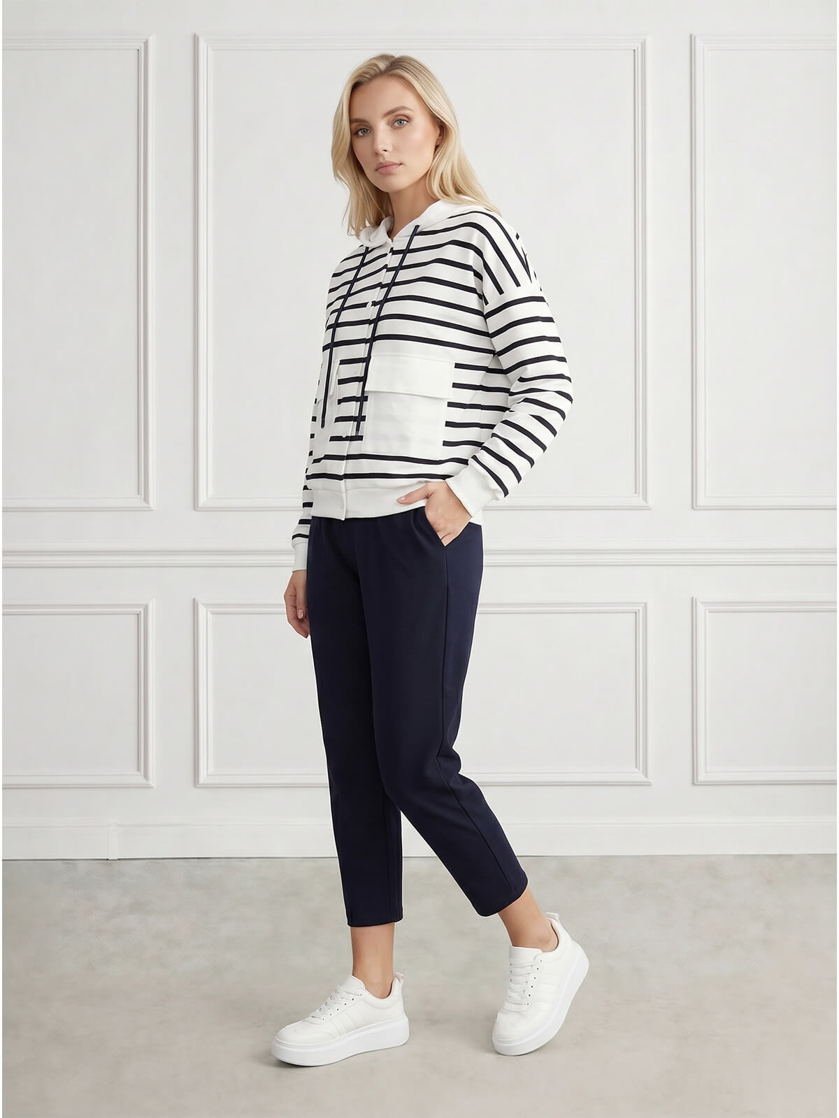 Bluza dresowa damska Megi rozpinana z kapturem w paski ŚmetankowaGranatowa - W260945 (6).jpg