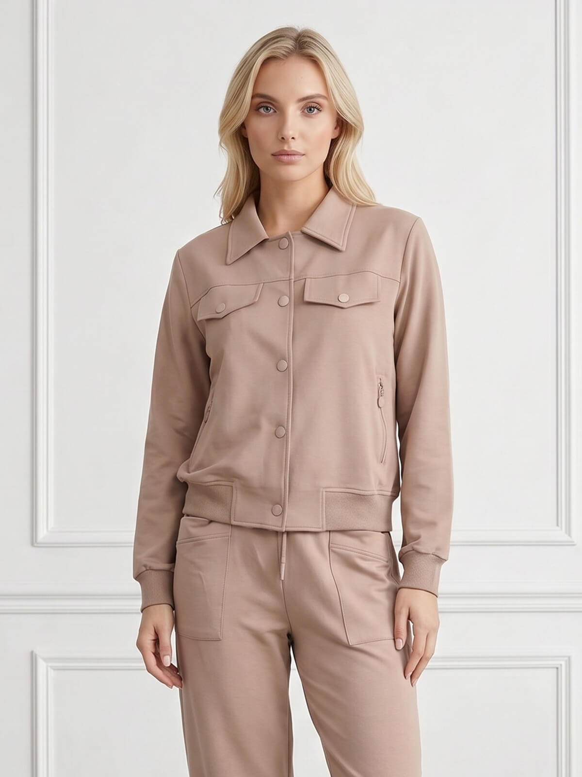 Rozpinana bluza damska Megi z kołnierzykiem Beżowa - W260102 (3).jpg