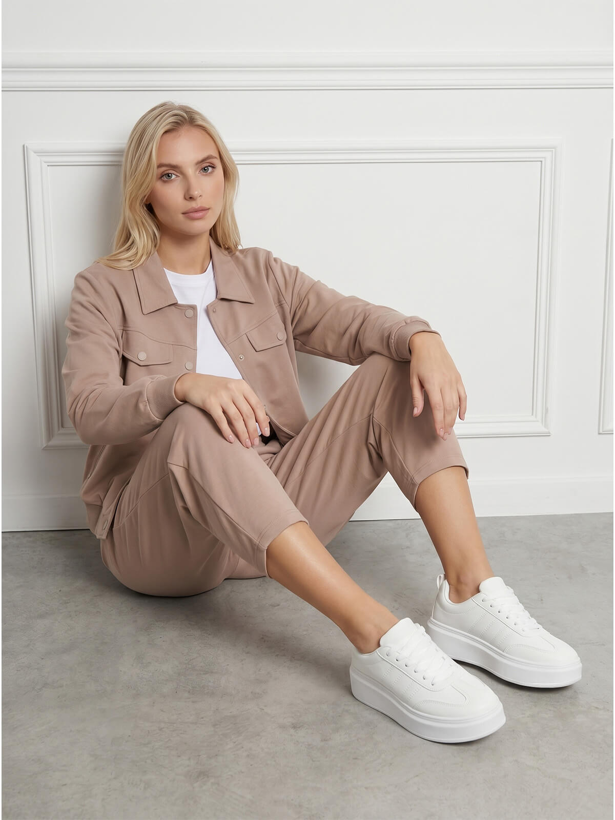 Rozpinana bluza damska Megi z kołnierzykiem Beżowa - W260102 (4).jpg