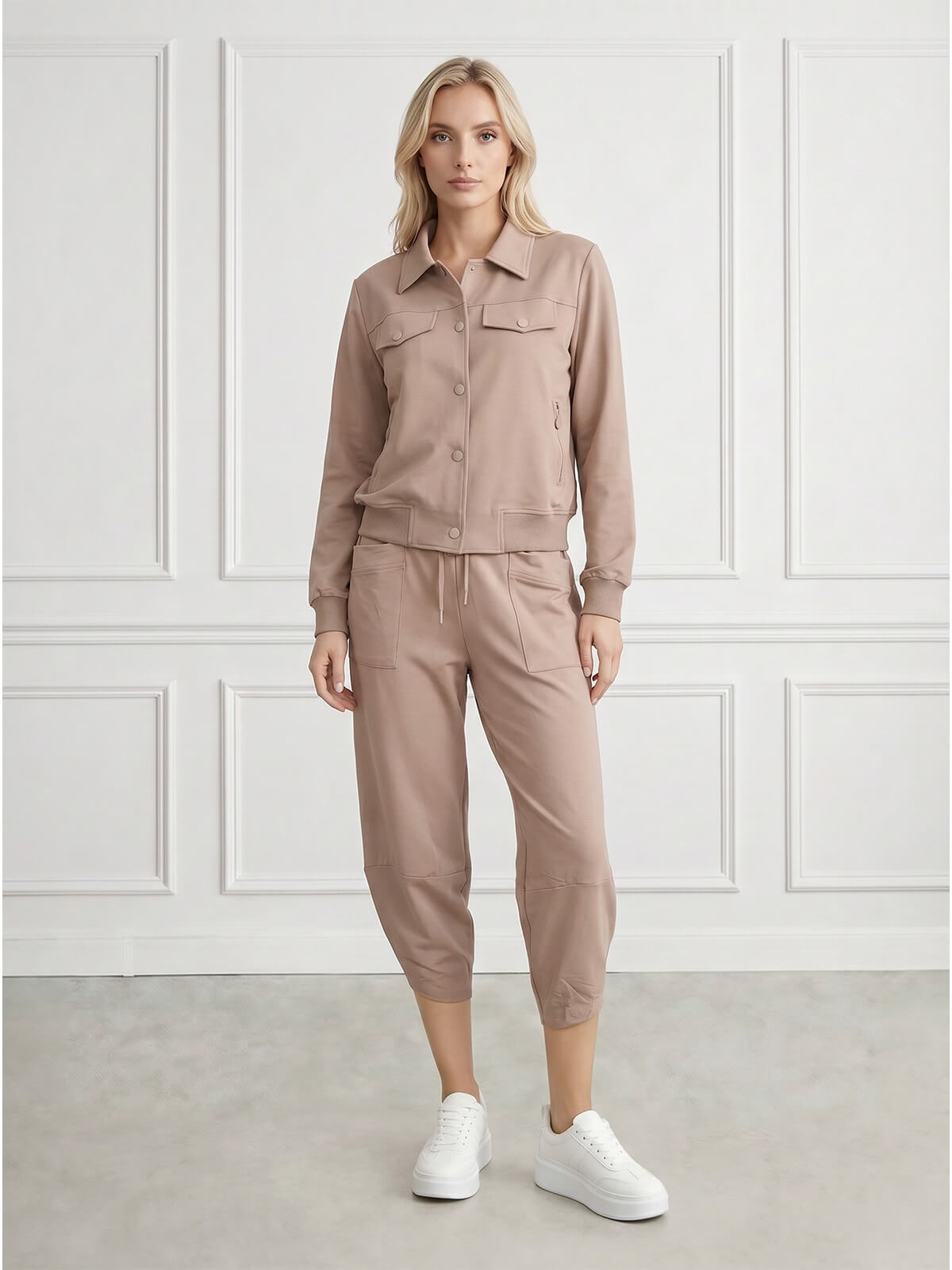 Rozpinana bluza damska Megi z kołnierzykiem Beżowa - W260102 (5).jpg