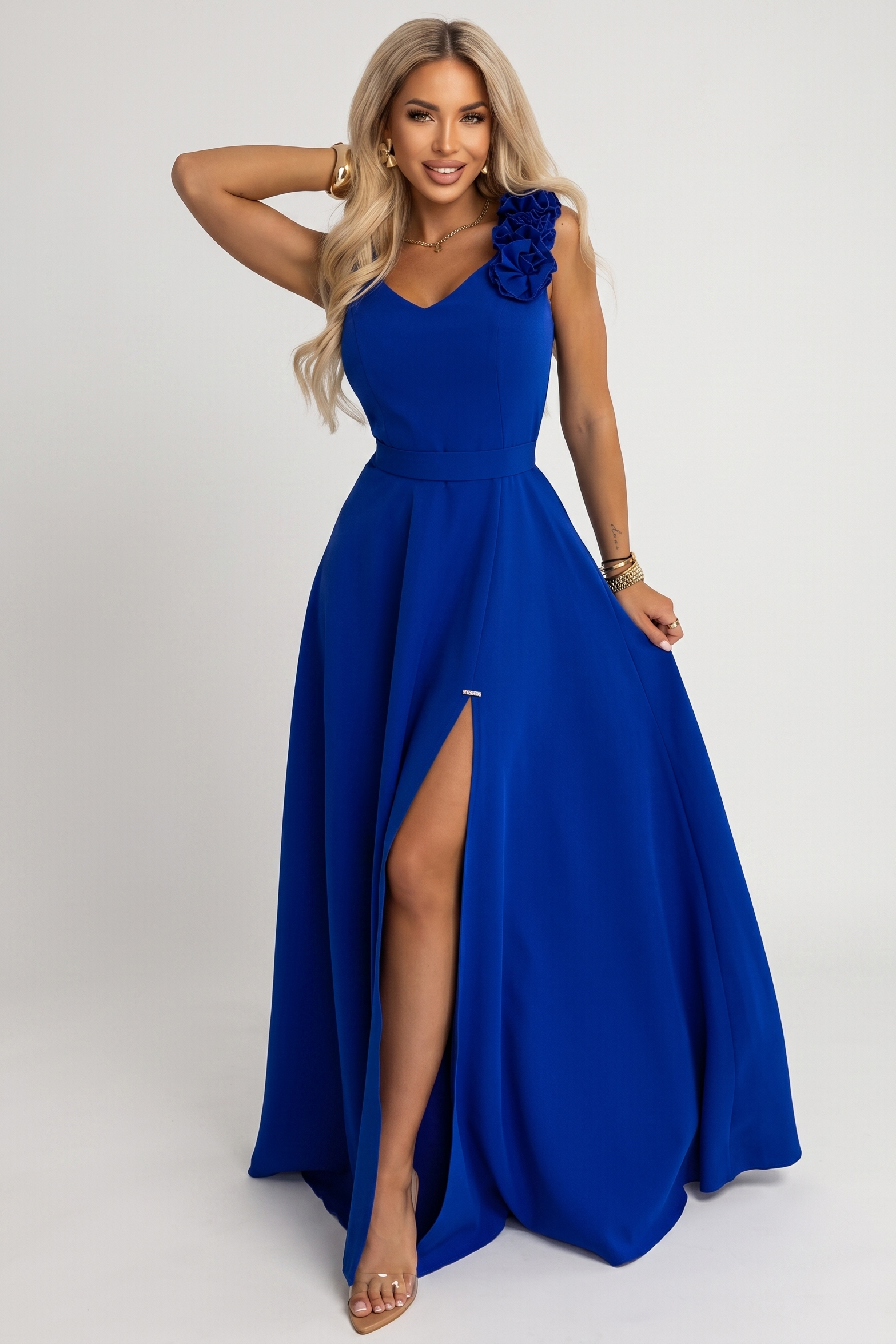 643-8 Elegancka wieczorowa suknia maxi z rozcięciem i różami - chabrowa-6 68460 