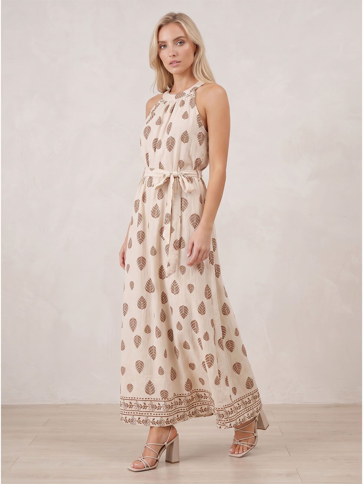 Letnia sukienka maxi wiązana na szyi Pink Fashion - BeżowaBrązowa W261331 (6).jpg