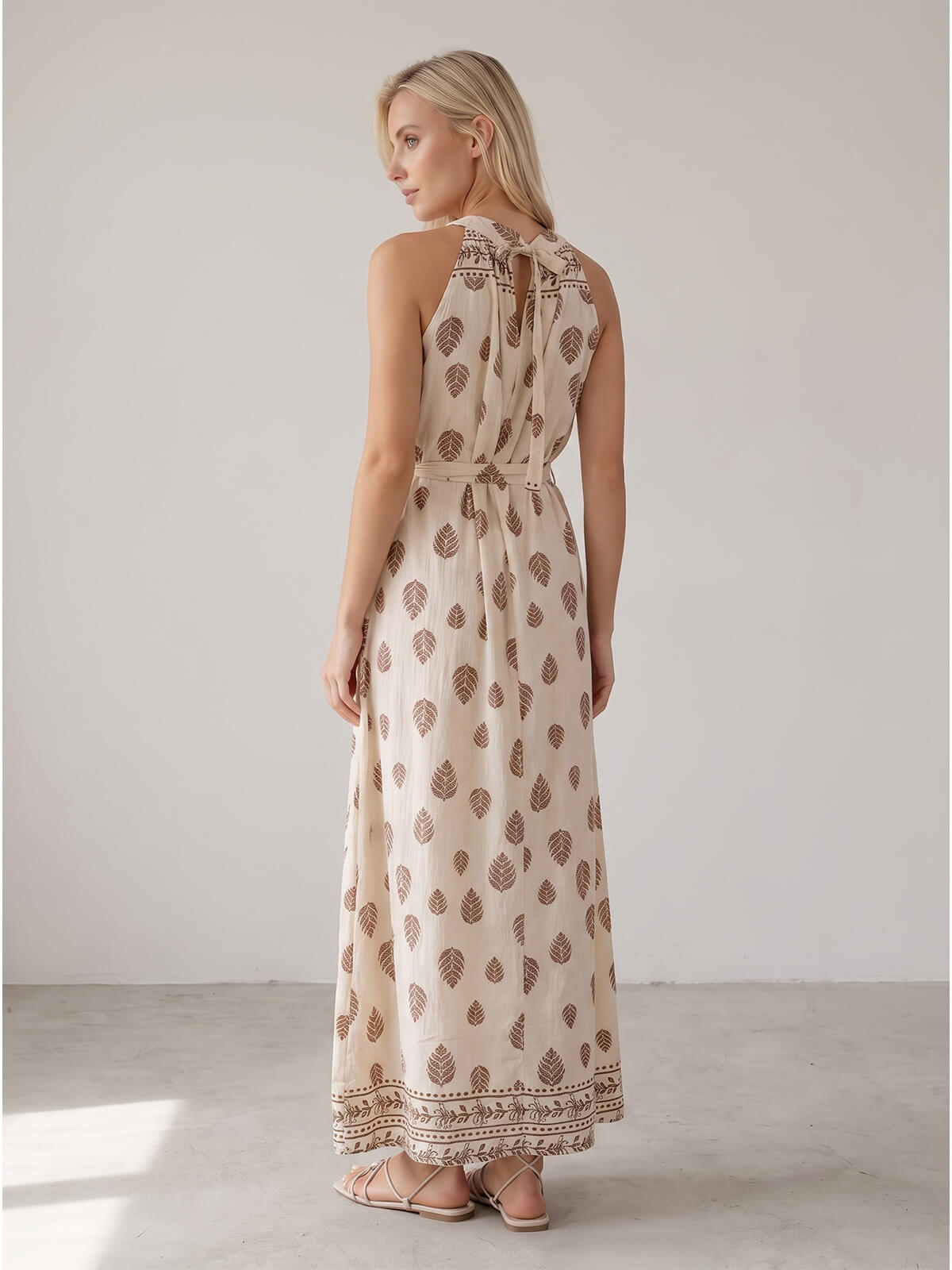 Letnia sukienka maxi wiązana na szyi Pink Fashion - BeżowaBrązowa W261331 (7).jpg