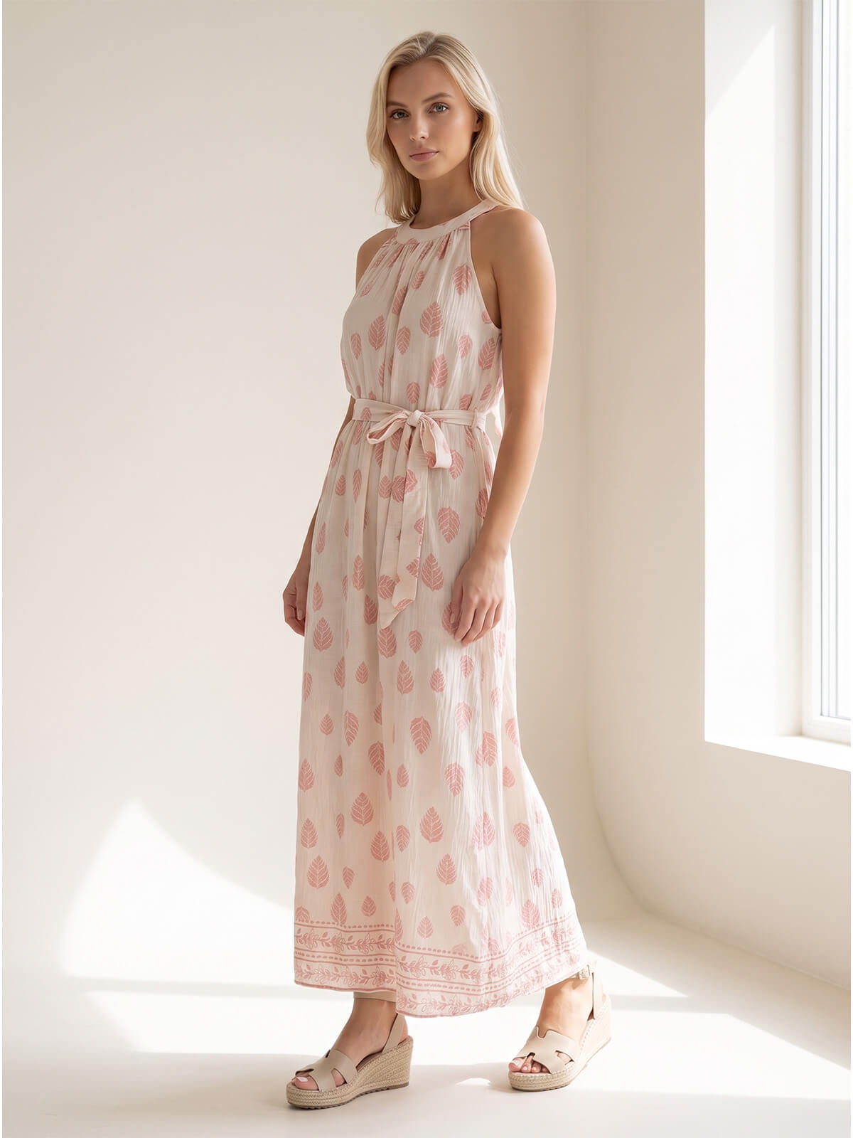 Letnia sukienka maxi wiązana na szyi Pink Fashion - BeżowaRóżowa W261331 (3).jpg