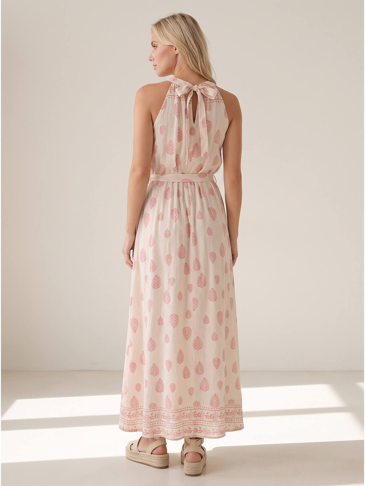 Letnia sukienka maxi wiązana na szyi Pink Fashion - BeżowaRóżowa W261331 (5).jpg