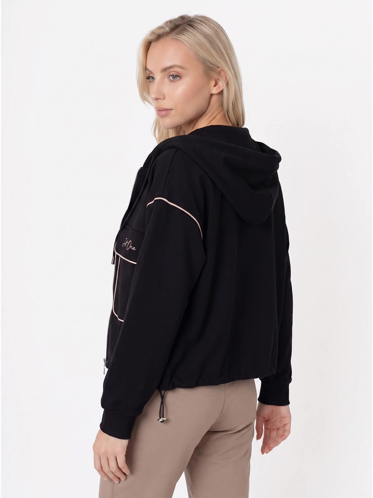 Bluza damska Megi rozpinana z kapturem Czarna - W261377 (5).jpg