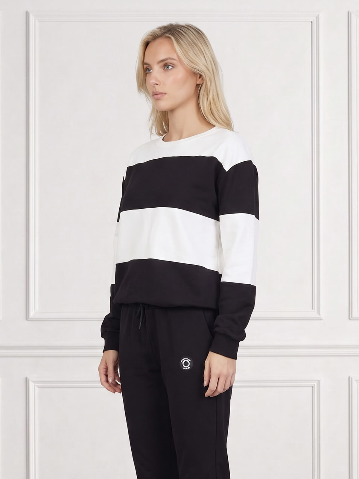 Bluza dresowa damska Megi w paski długi rękaw Śmietankowa/Czarna - J260011
