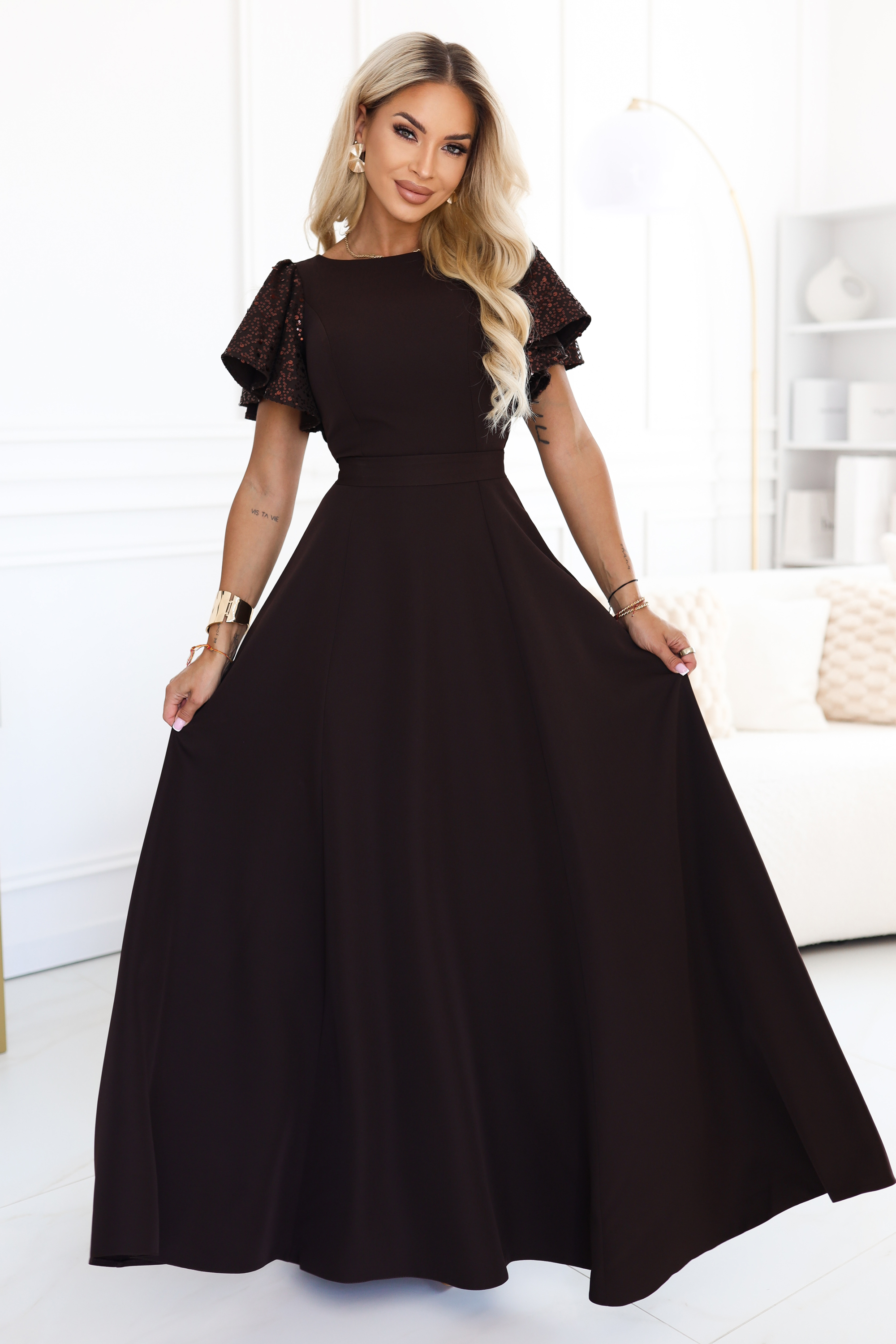 694-2 MIRELLA Elegancka rozkloszowana sukienka maxi z cekinowymi rękawami - czekoladowy brąz-1 68610 