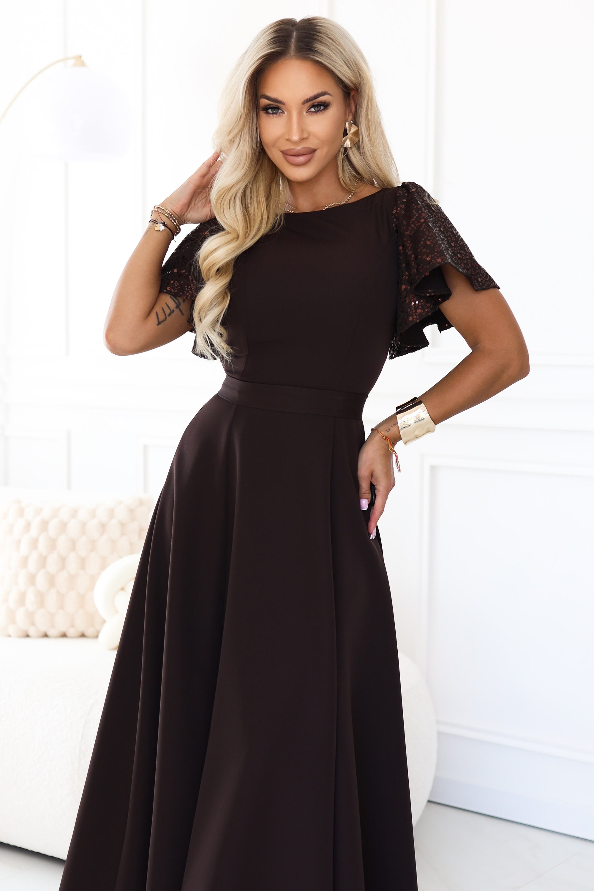 694-2 MIRELLA Elegancka rozkloszowana sukienka maxi z cekinowymi rękawami - czekoladowy brąz-7 68610 