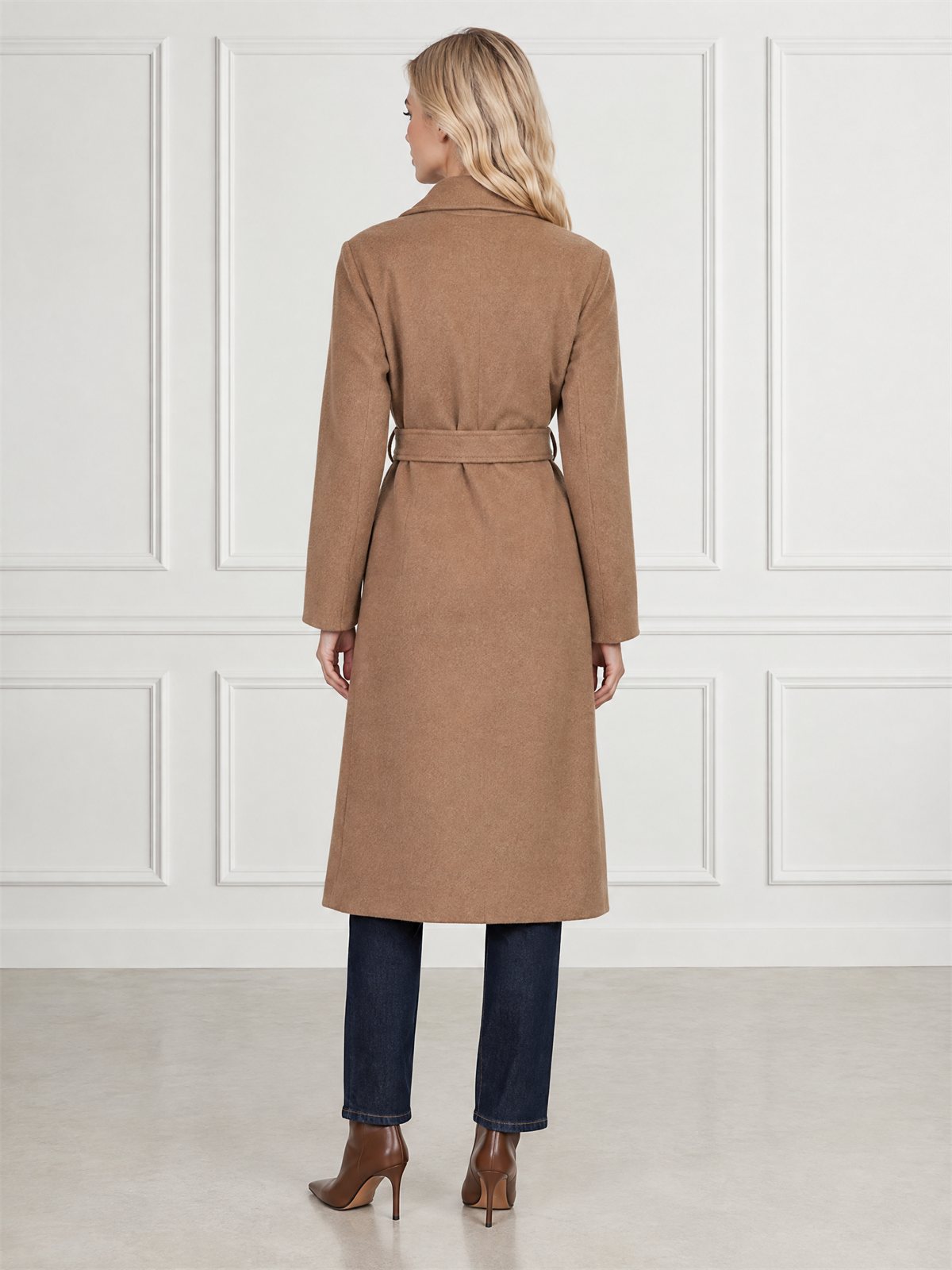 Długi płaszcz damski dyplomatka dwurzędowy Camel - J261892