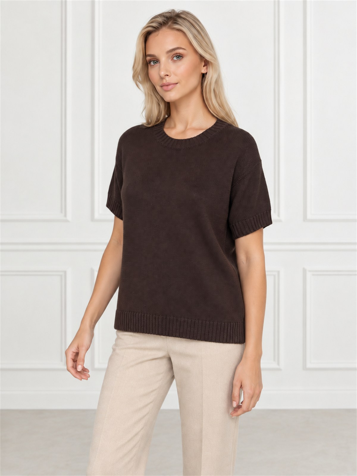 Sweter damski z krótkim rękawem bawełniany krój prosty Czekoladowy - W260298