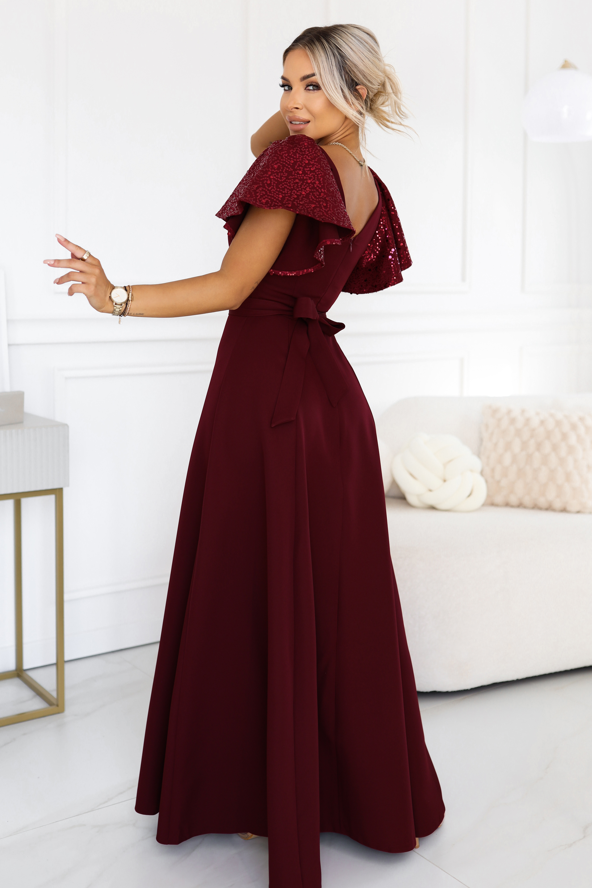 694-3 MIRELLA Elegancka rozkloszowana sukienka maxi z cekinowymi rękawami - bordowa-3 68672 