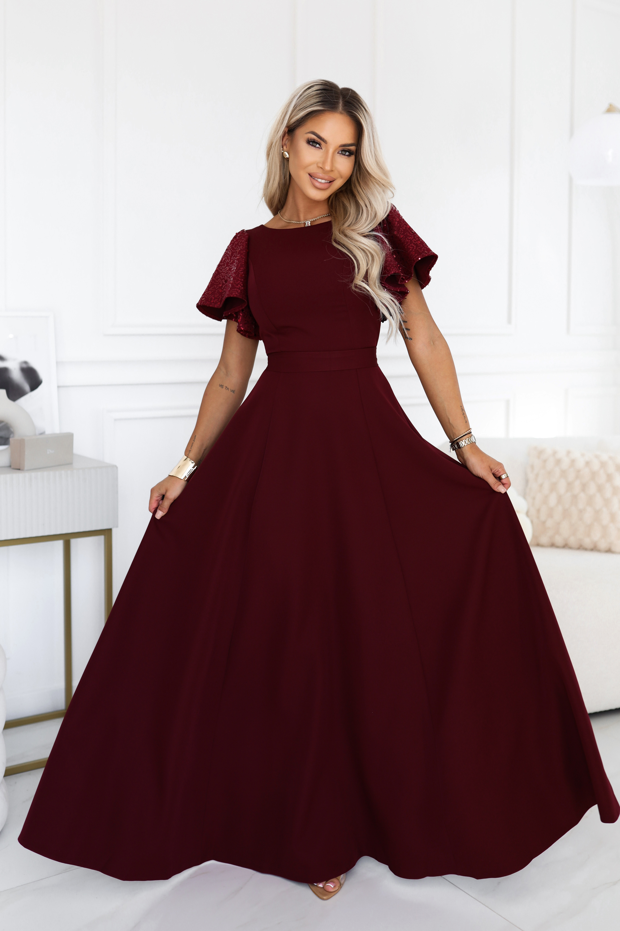 694-3 MIRELLA Elegancka rozkloszowana sukienka maxi z cekinowymi rękawami - bordowa-4 68672 
