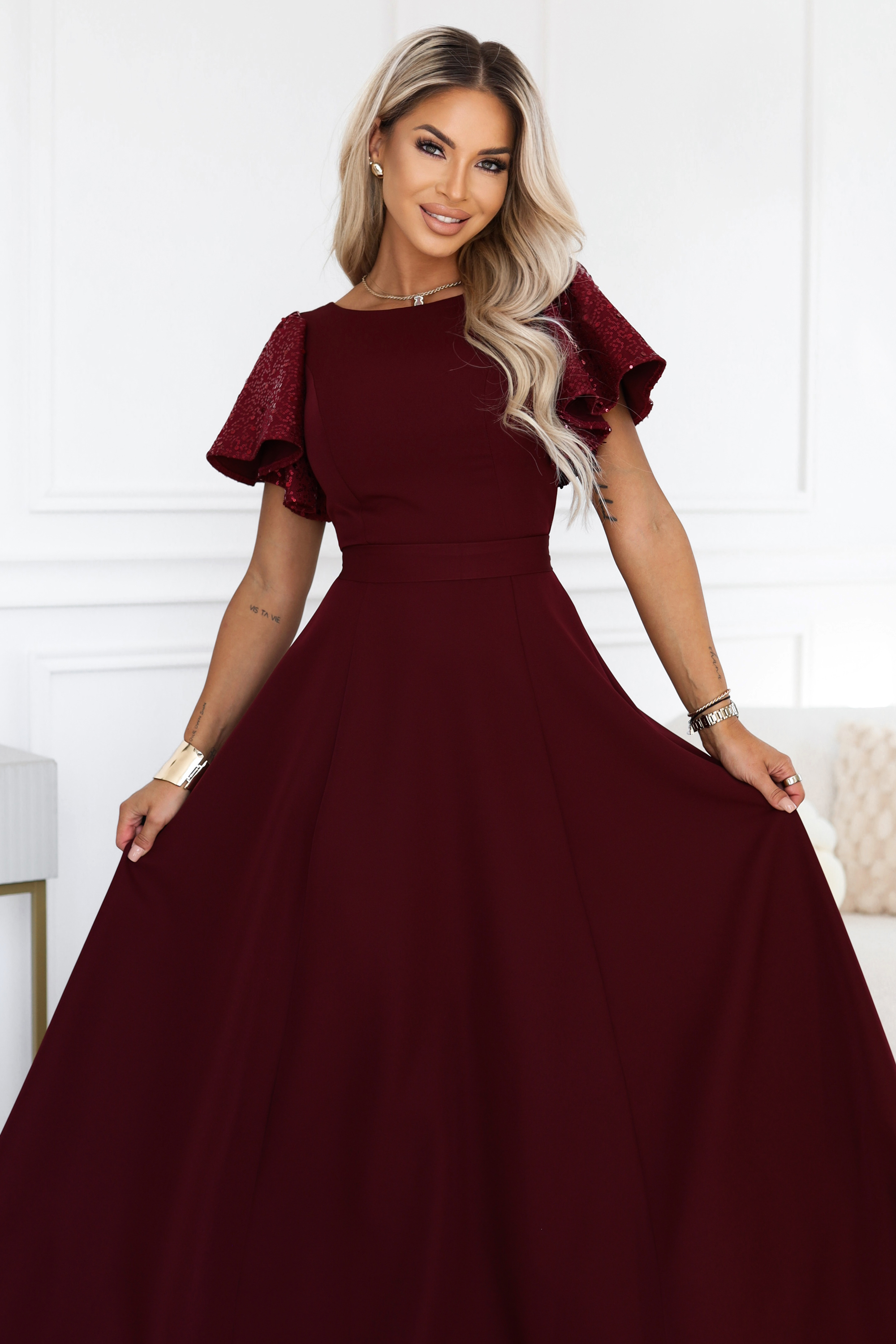 694-3 MIRELLA Elegancka rozkloszowana sukienka maxi z cekinowymi rękawami - bordowa-7 68672 