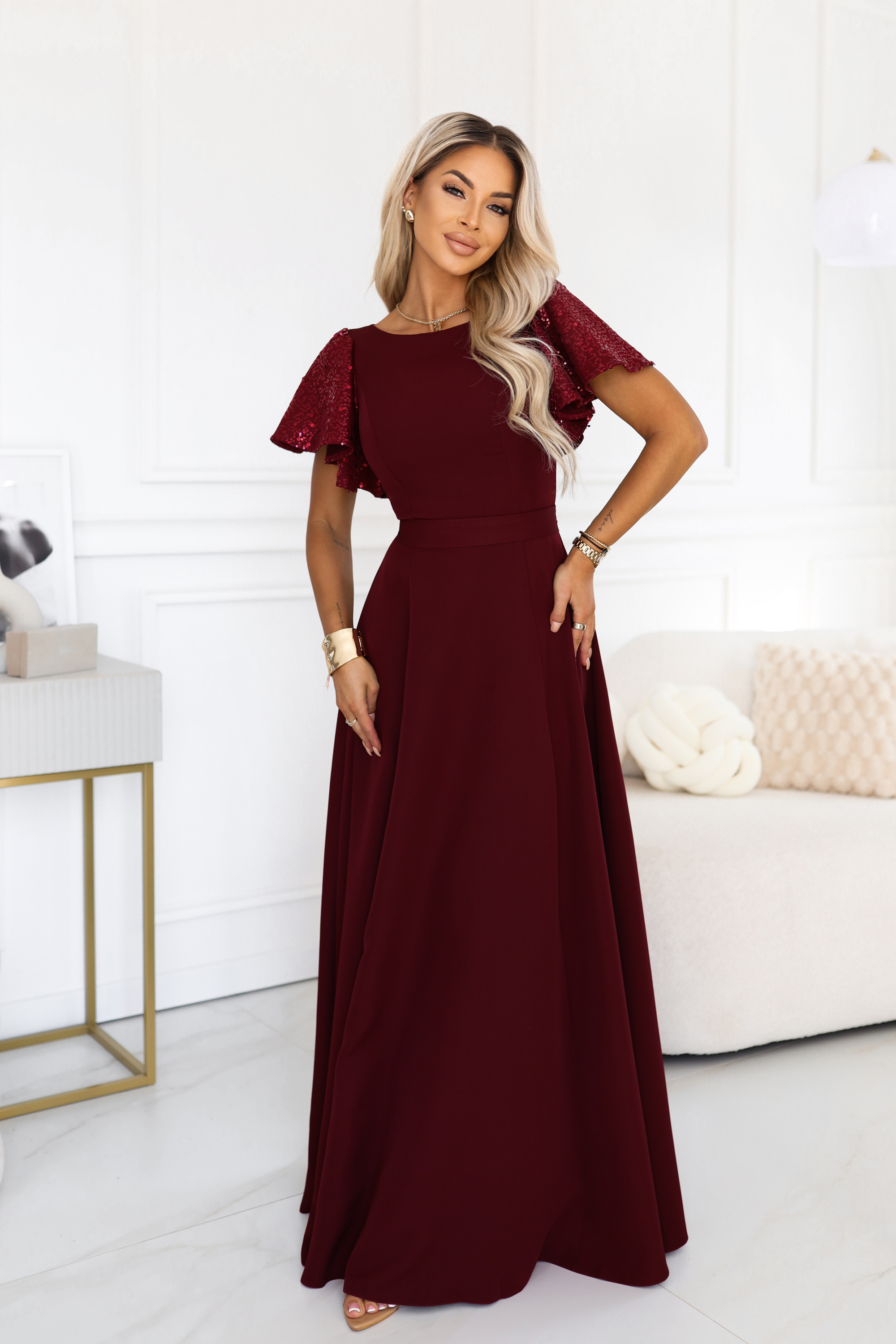 694-3 MIRELLA Elegancka rozkloszowana sukienka maxi z cekinowymi rękawami - bordowa-9 68672 