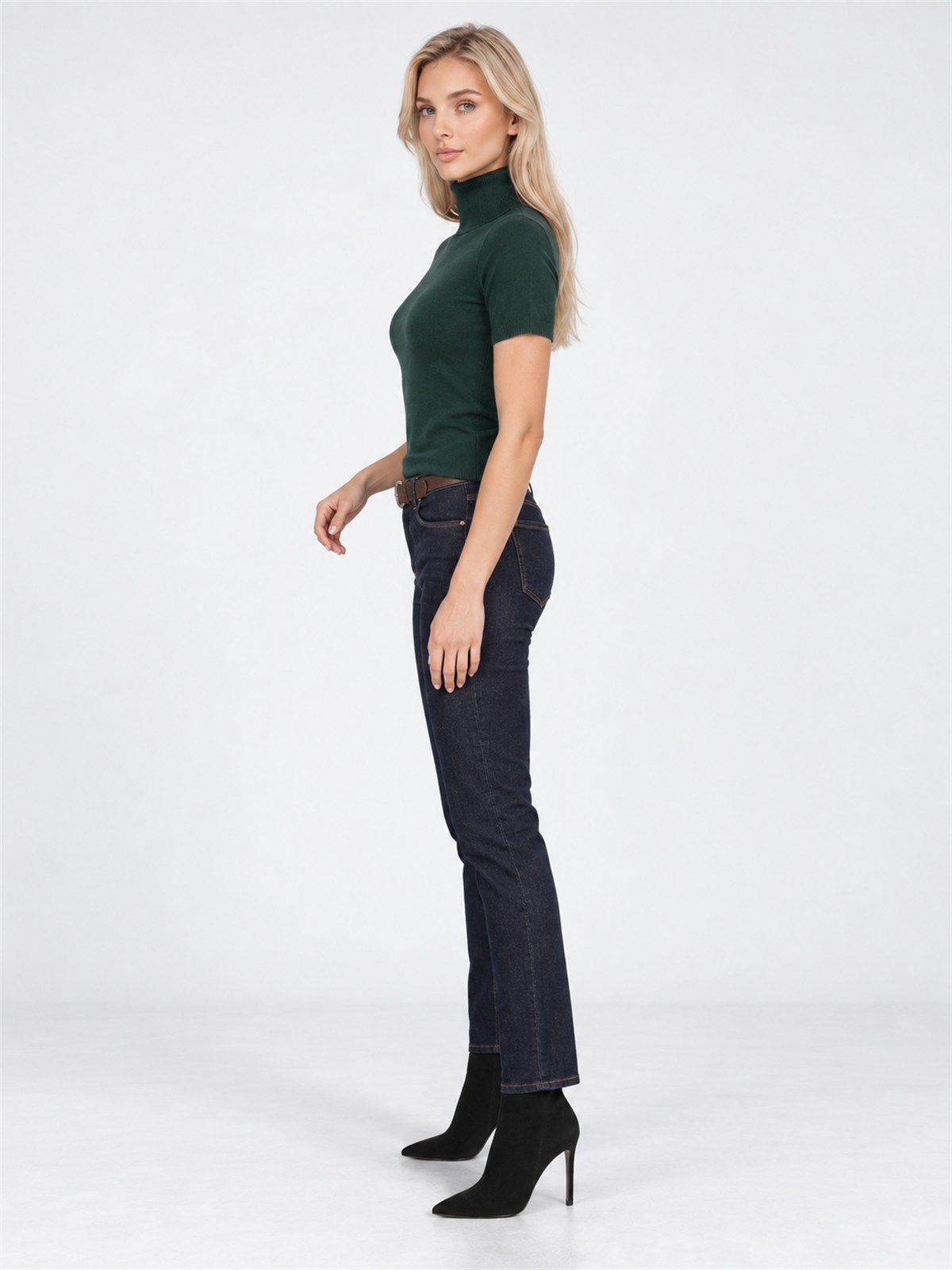 Obcisły sweter golf damski na krótki rękaw Butelkowa Zieleń - J261952