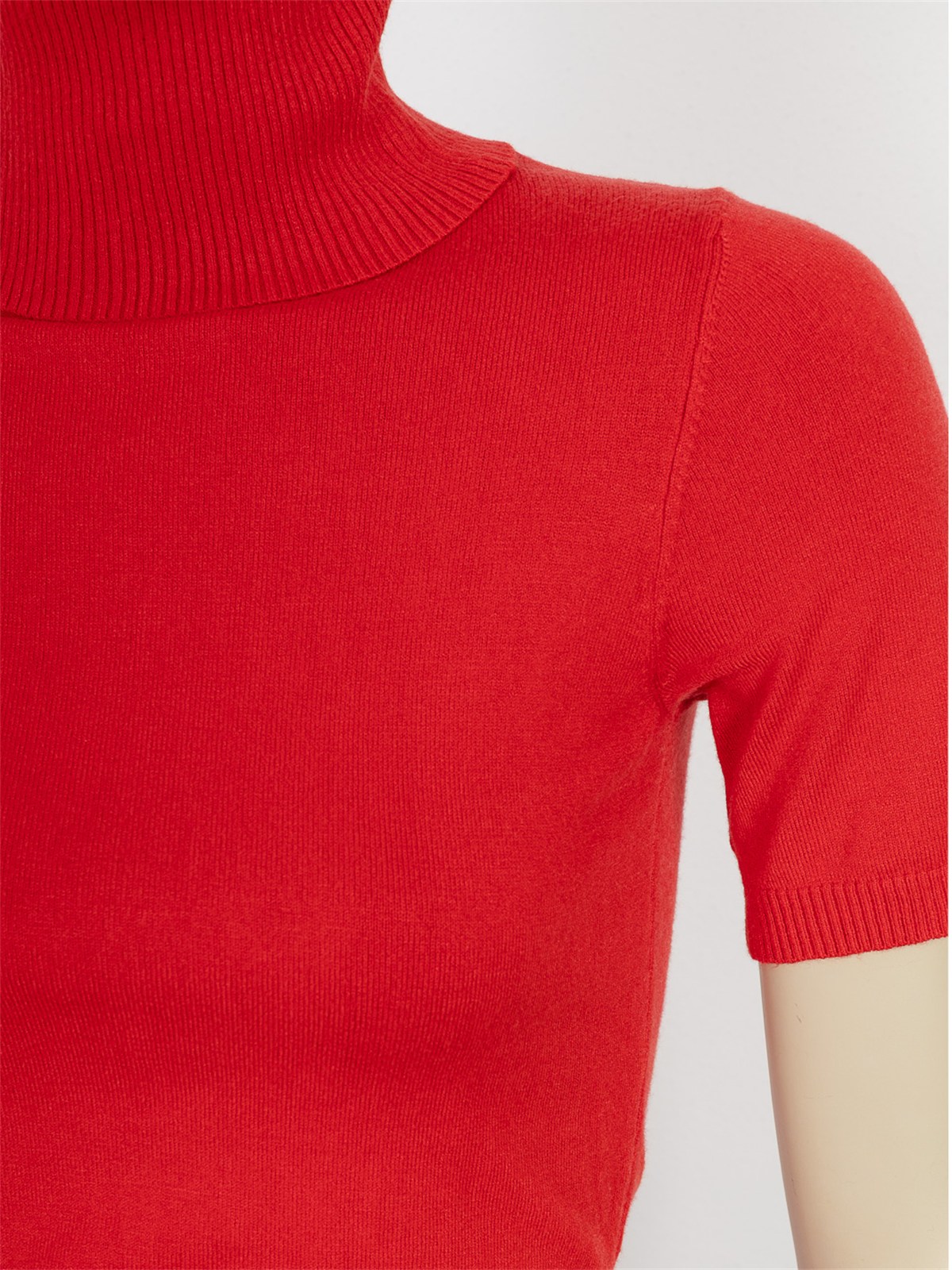 Obcisły sweter golf damski na krótki rękaw Czerwony - J261952