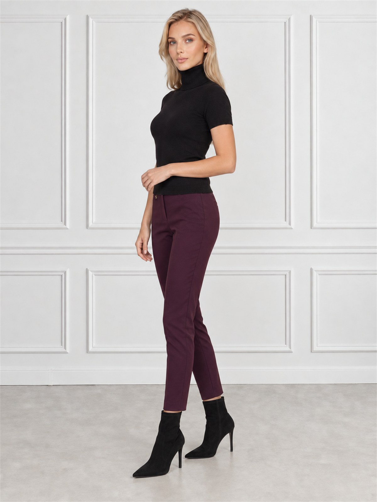 Obcisły sweter golf damski na krótki rękaw Czarny - J261952