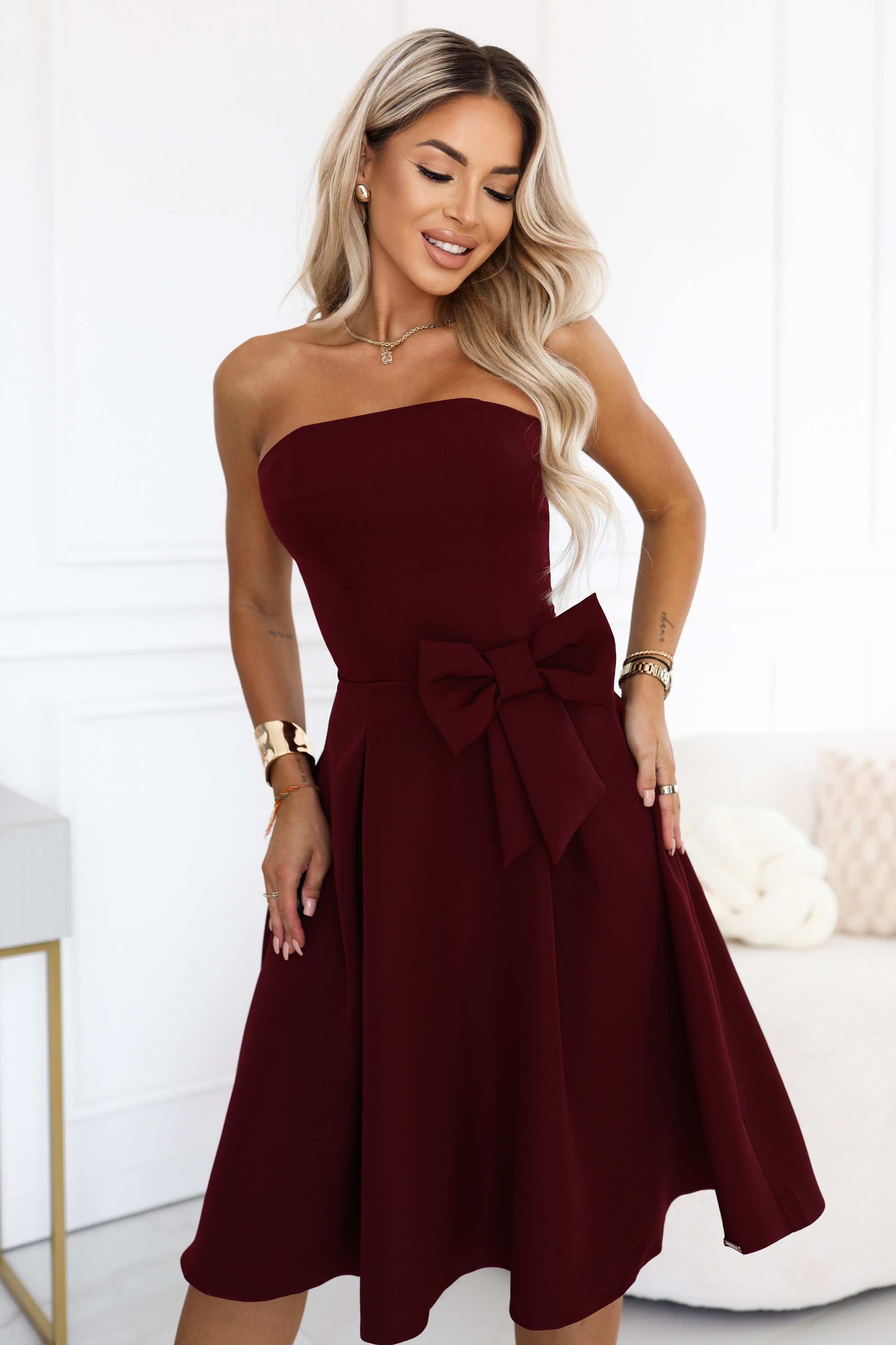 692-3 NAYA elegancka gorsetowa sukienka midi bez ramiączek z kokardą - bordowa-6 68694 