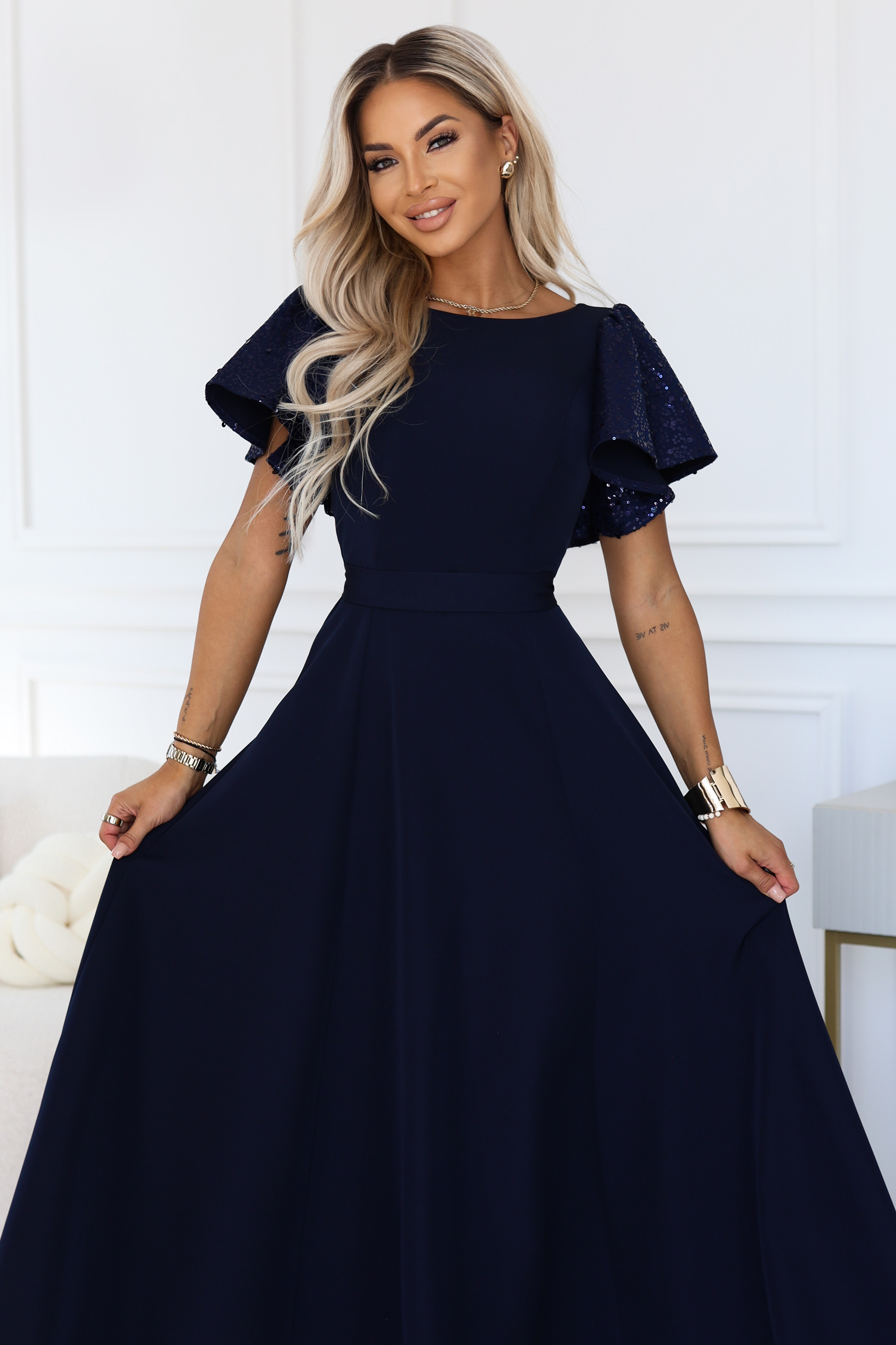 694-4 MIRELLA Elegancka rozkloszowana sukienka maxi z cekinowymi rękawkami - granatowa-5 68716 