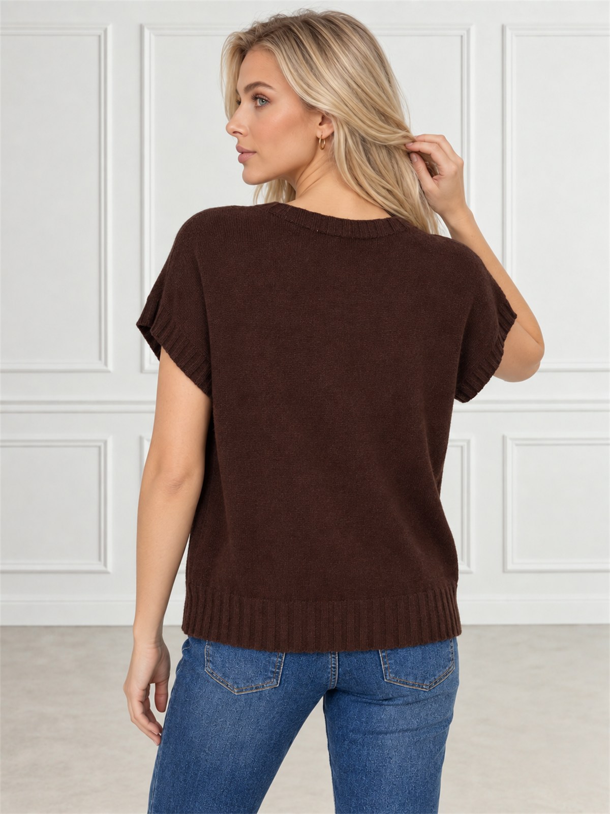 Sweter damski na krótki rękaw Czekoladowy - J261964
