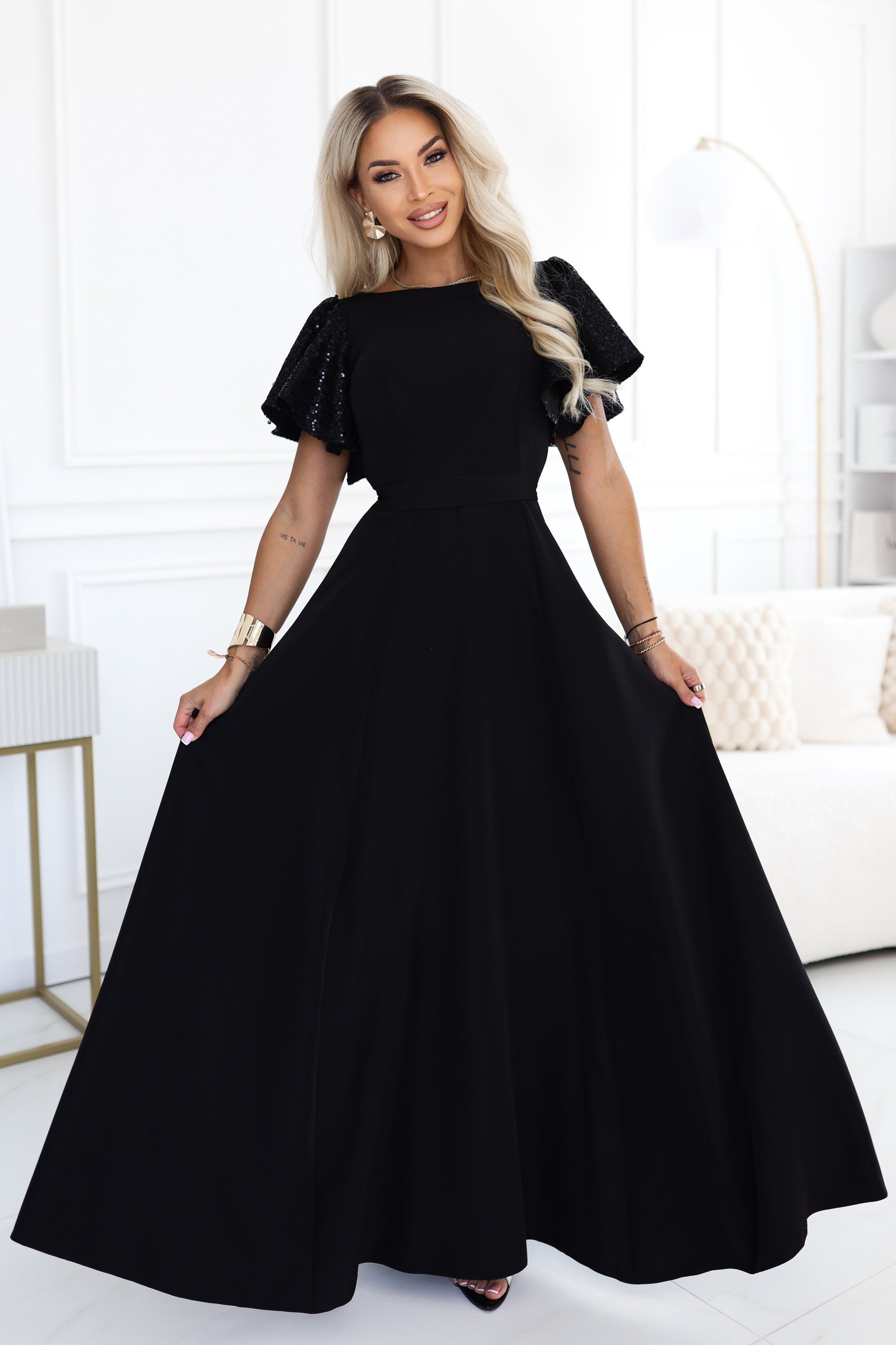 694-1 MIRELLA Elegancka rozkloszowana sukienka maxi z cekinowymi rękawkami - czarna-3 68721 